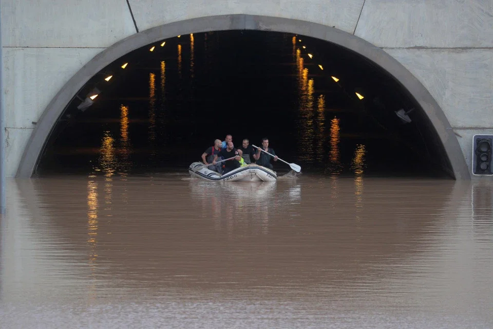 Flooding in Spain - the road of death. - Flood, Spain, Death, Collapse, Tornado, Nature, Longpost, Потоп