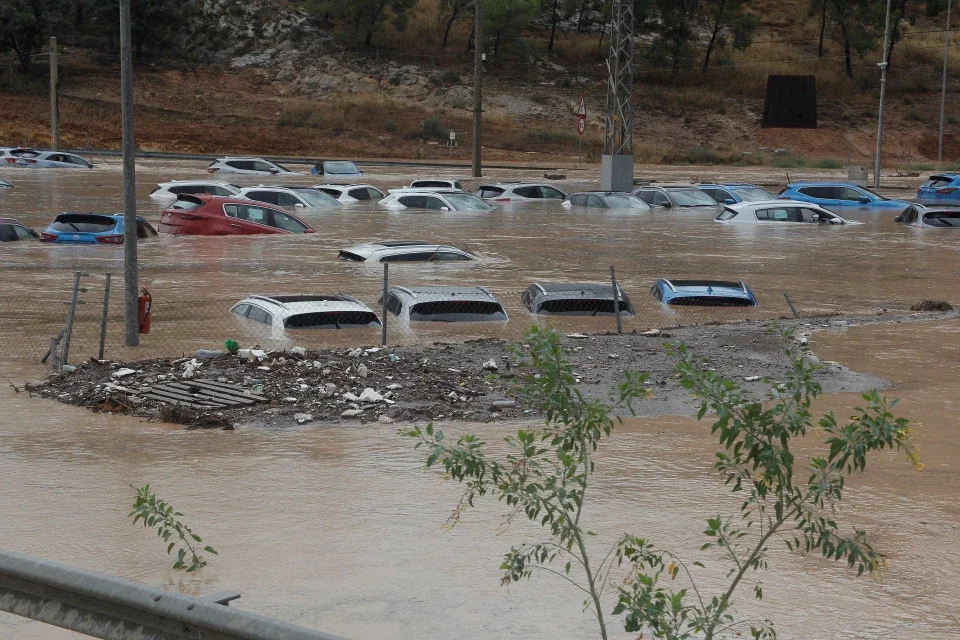 Flooding in Spain - the road of death. - Flood, Spain, Death, Collapse, Tornado, Nature, Longpost, Потоп