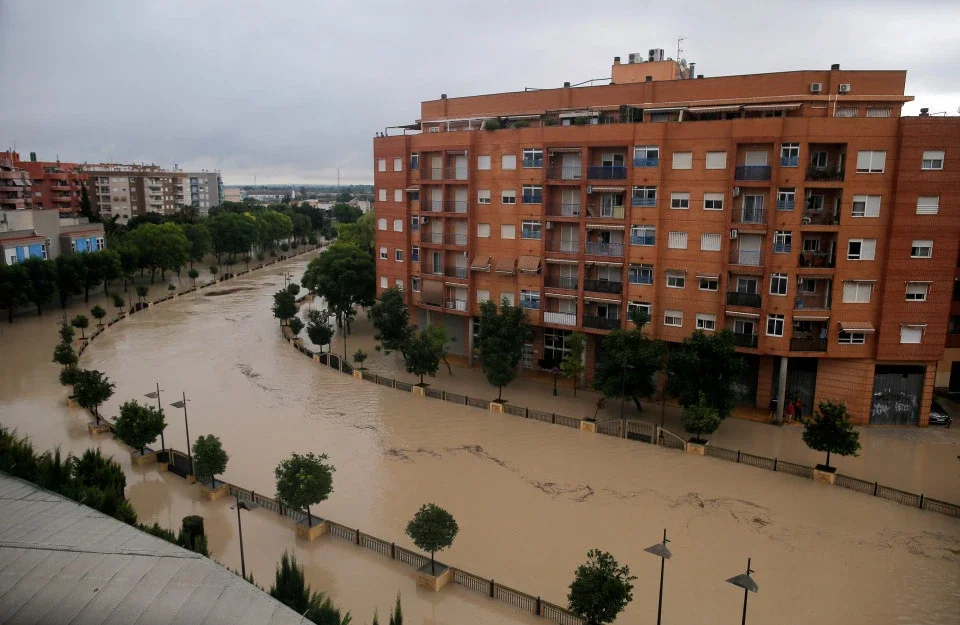 Flooding in Spain - the road of death. - Flood, Spain, Death, Collapse, Tornado, Nature, Longpost, Потоп