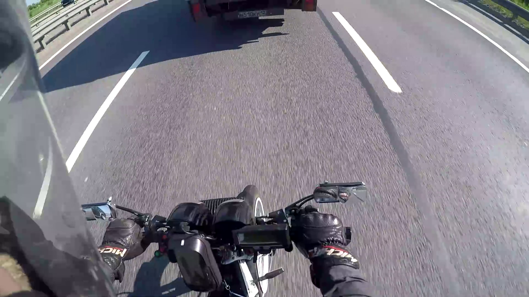 Что будет, если лопнет колесо на 100кмч? Слабонервным не смотреть. | Пикабу