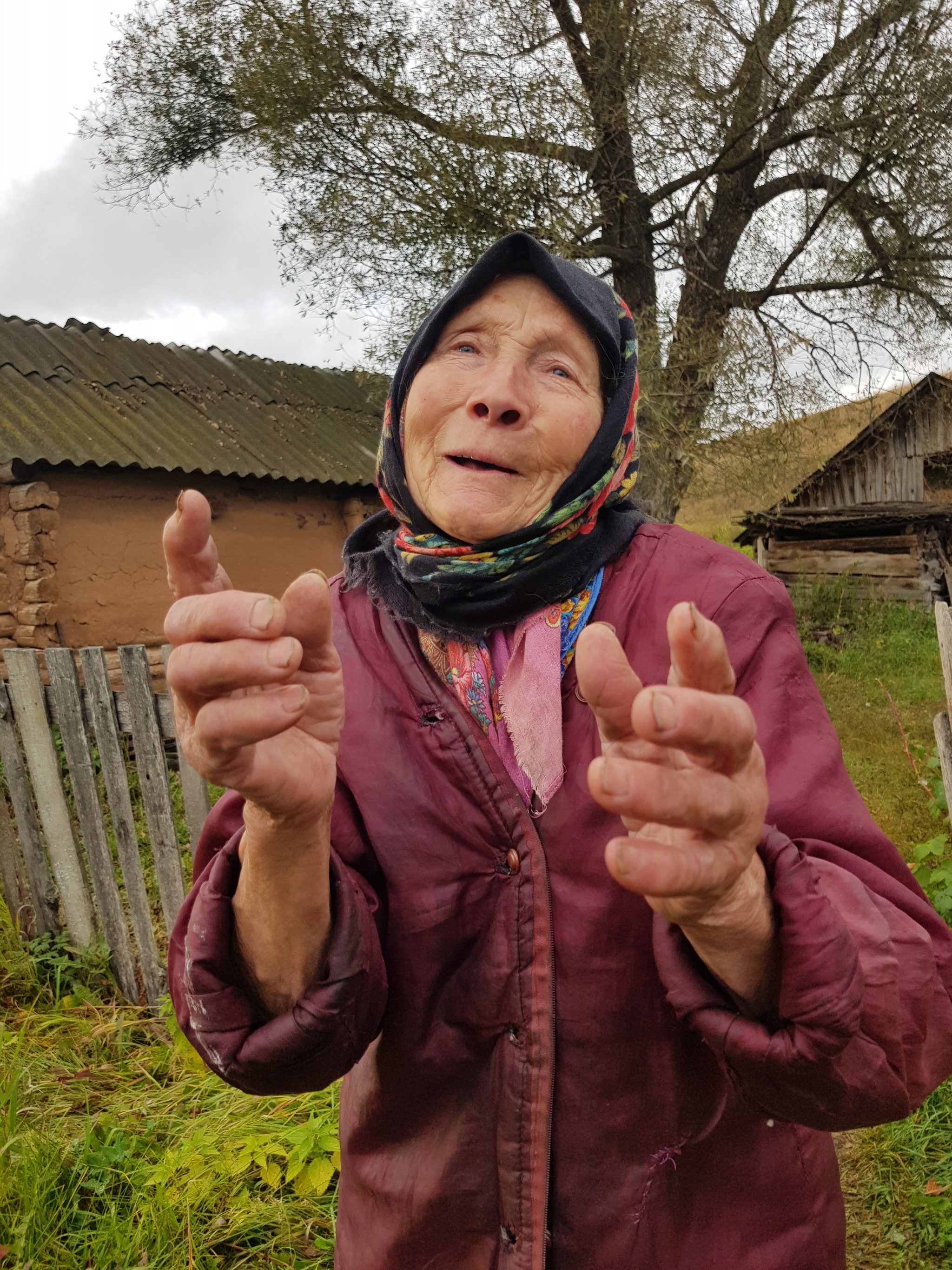 Бабушка у сломанного колодца | Пикабу