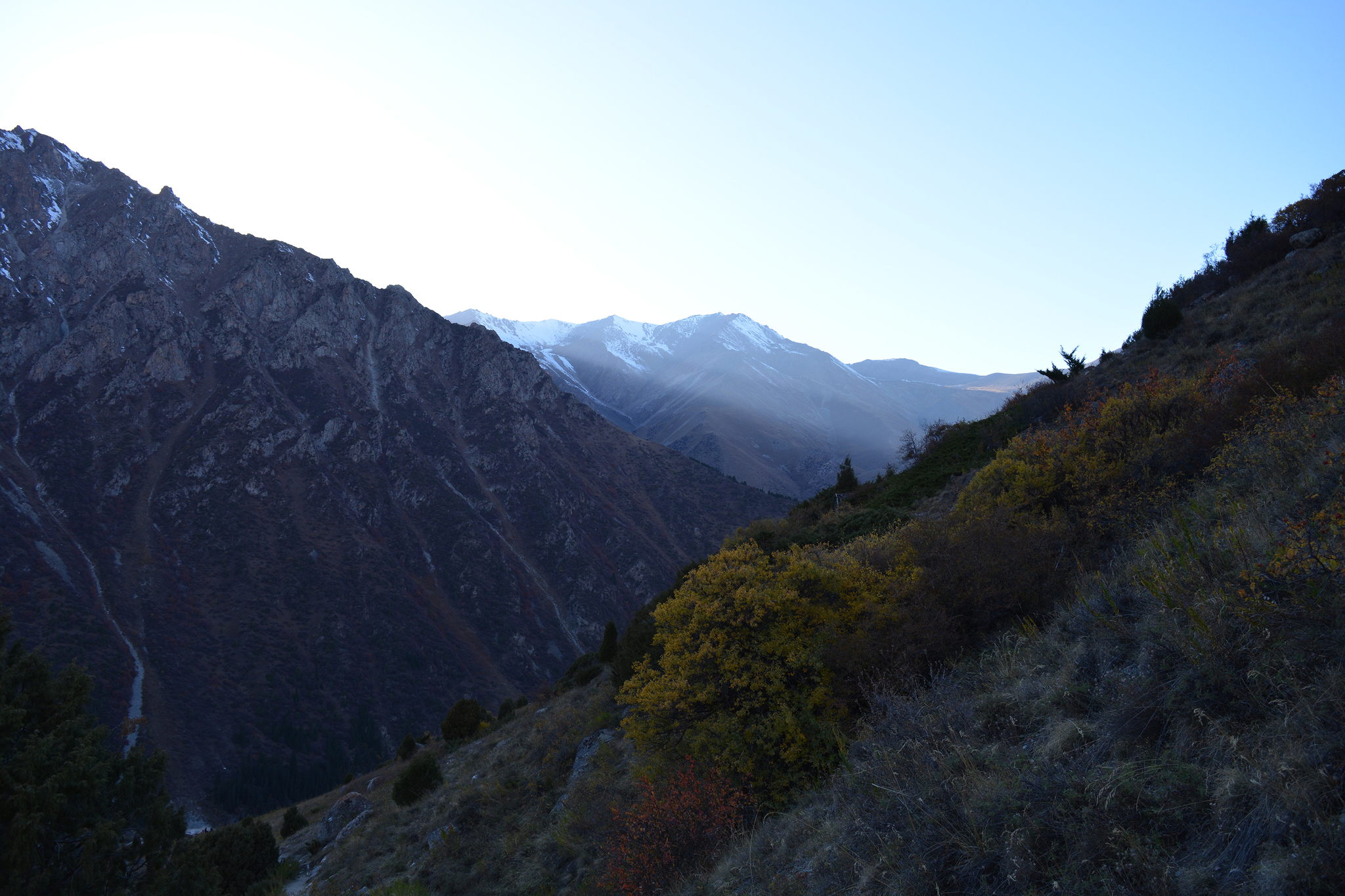 A few autumn mountains of Kyrgyzstan, Ala-Archa natural park, on the way to the Ak-Sai waterfall. - My, The mountains, The photo, Kyrgyzstan, Ala-Archa, Waterfall, Longpost, Landscape