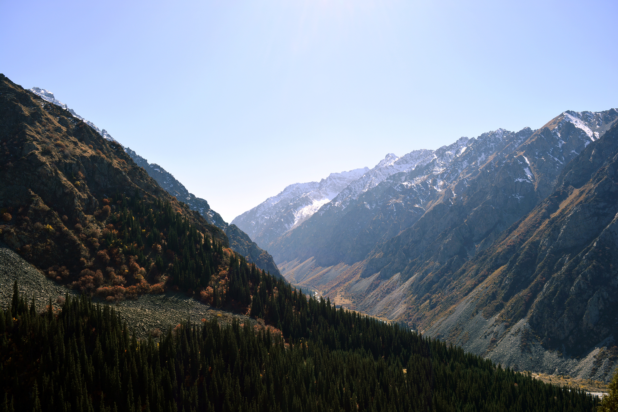 A few autumn mountains of Kyrgyzstan, Ala-Archa natural park, on the way to the Ak-Sai waterfall. - My, The mountains, The photo, Kyrgyzstan, Ala-Archa, Waterfall, Longpost, Landscape