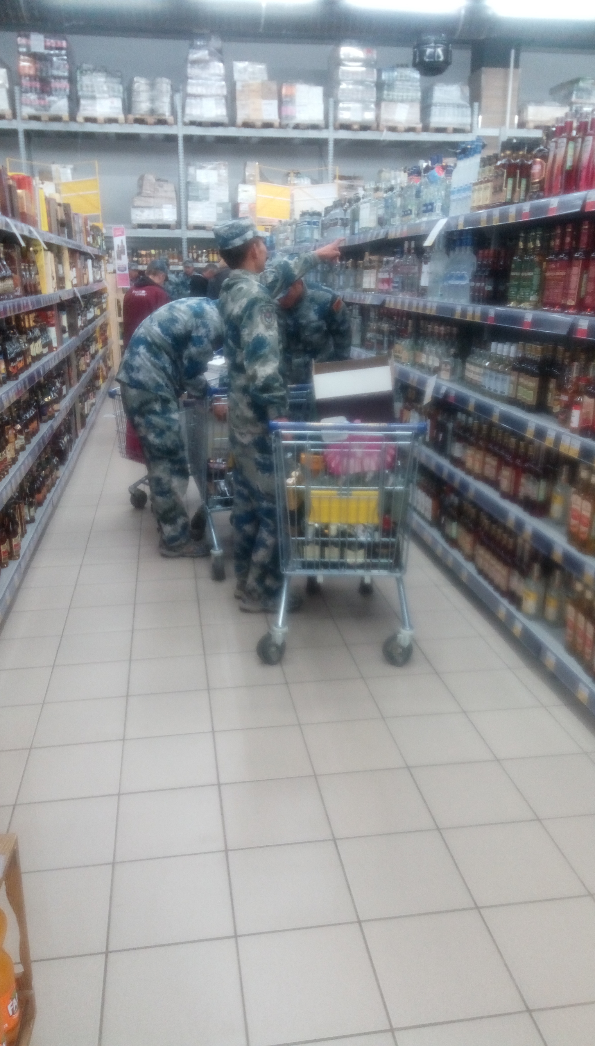 Purchases of the Chinese military in Hyper Market Lenta - My, China, Military, Alcohol, Purchase, ribbon