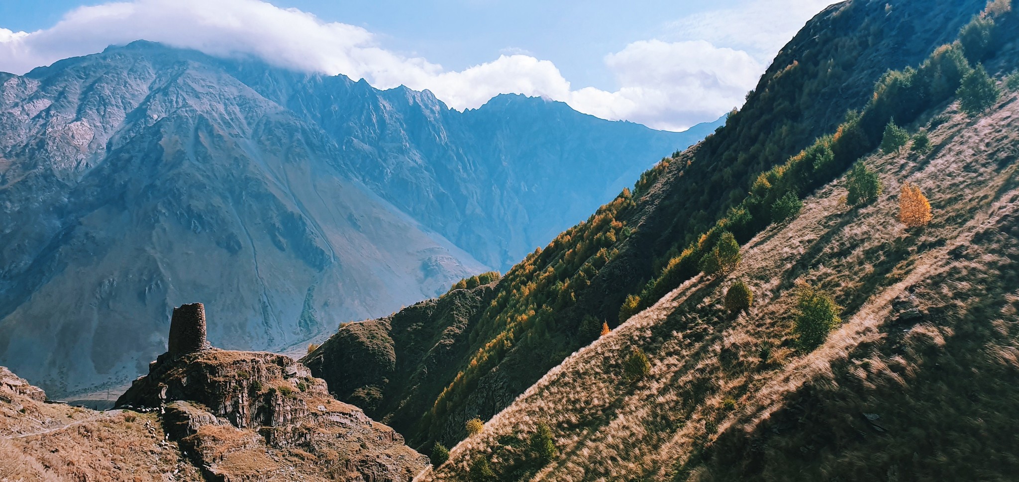 Traveling in Georgia. Walking in Gergeti - My, Walk, The mountains, Georgia, The photo, Tourism, Nature, Travels, Longpost