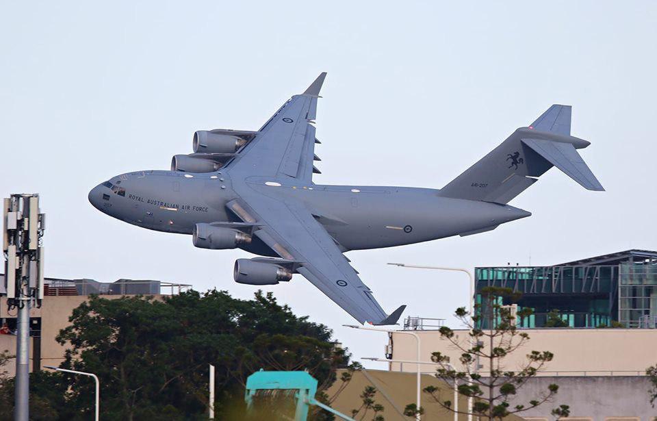 Poolize in the city on the Boeing C-17 Globemaster - Aviation, Australia, The festival, c-17 Globemaster III, Vertical video, Video, Longpost