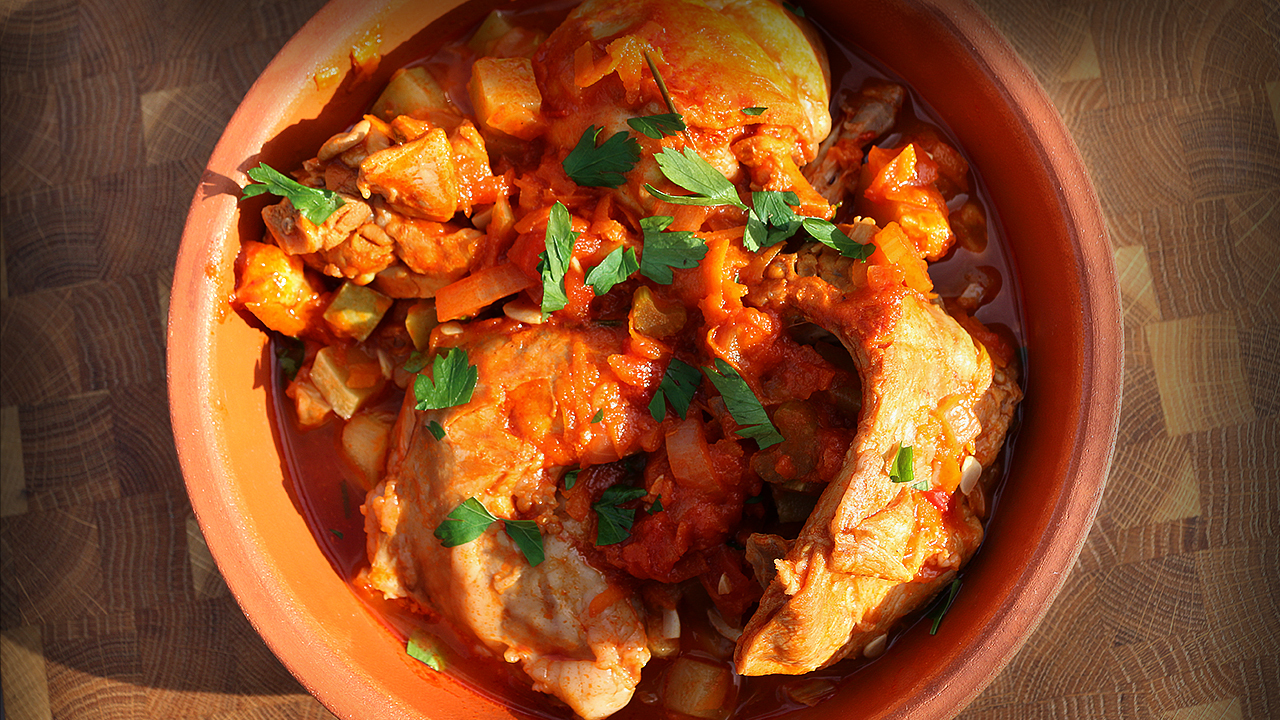 Rabbit stewed in a cauldron with tomato juice and vegetables - My, Food, Recipe, Rabbit, Longpost, Video, Kazan, Cooking, Video recipe