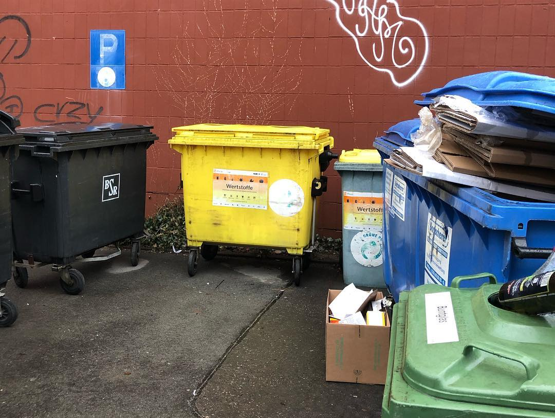 The strictness of German waste sorting: white napkins in one bin, blue ones in another. - Germany, Renewable energy, Separate garbage collection, Waste recycling, Ecology, Garbage, Longpost