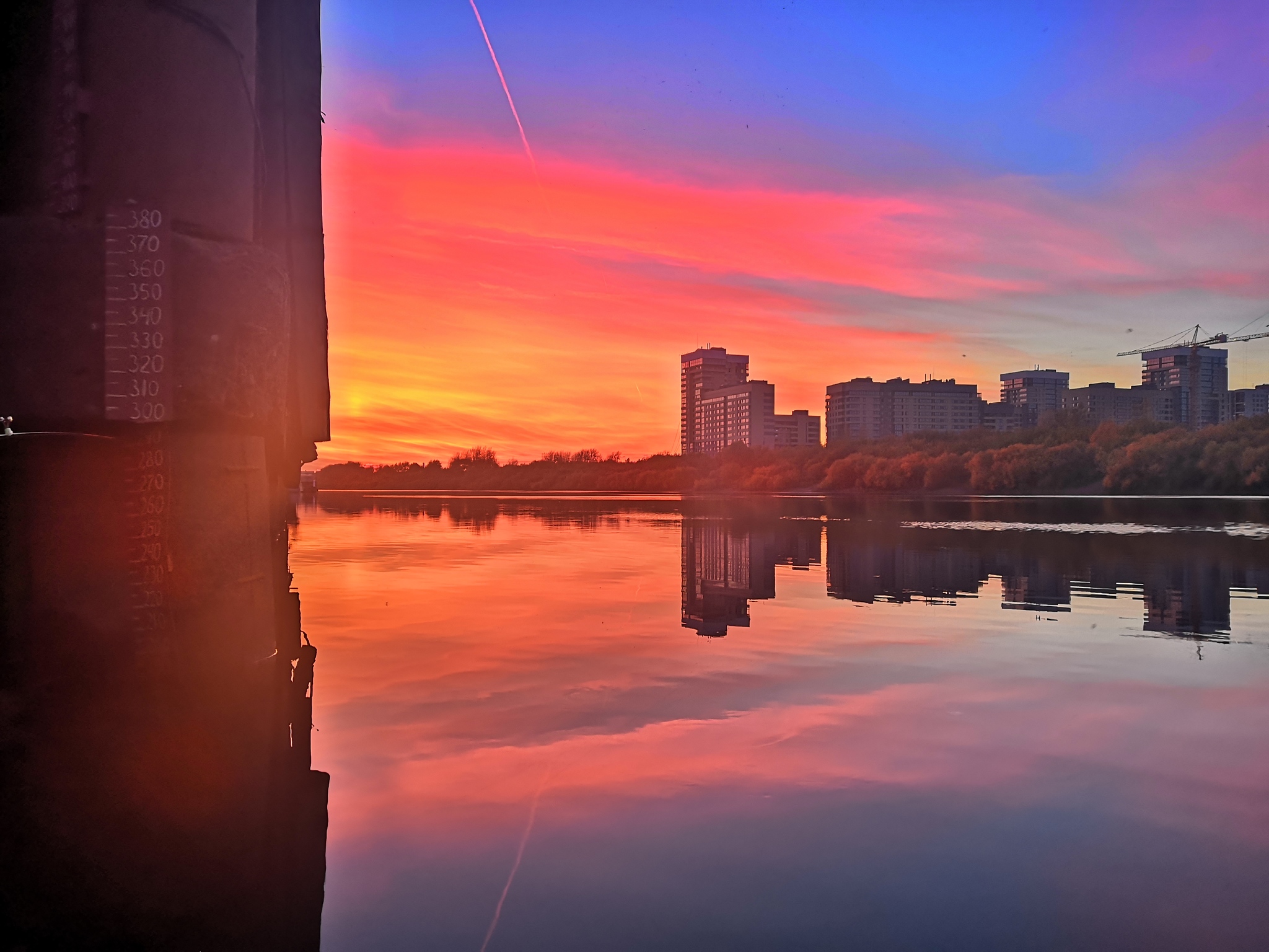 I was fishing, went into the water to take this photo, I didn’t think that it could turn out so beautiful))) - My, Town, Fishing, Sunset, Tyumen