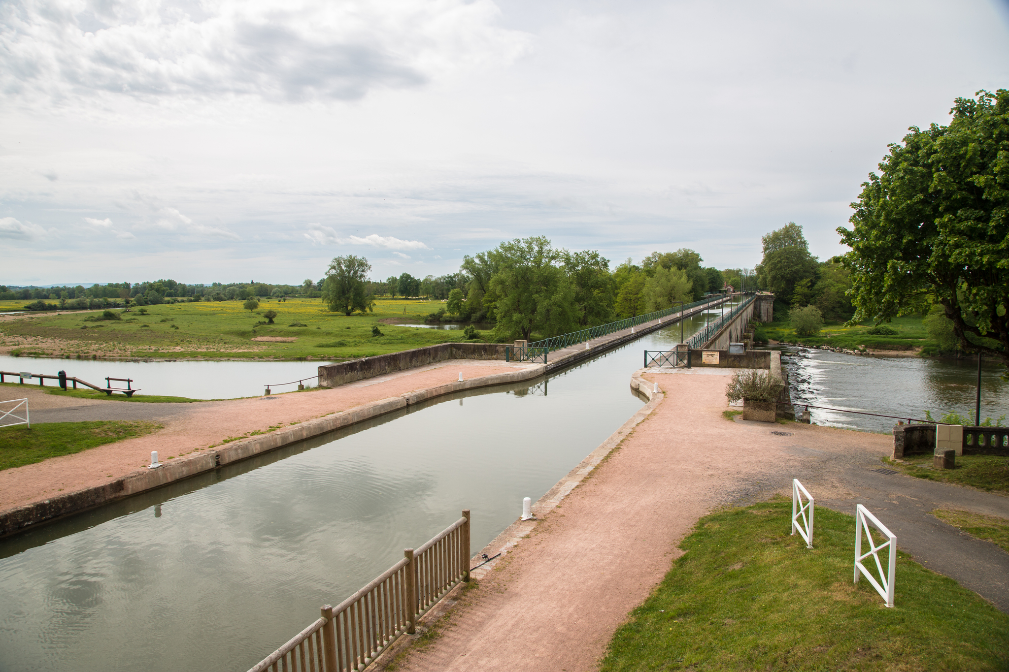 Canal on the bridge - My, France, Channel, Bridge, River, Oddities, Longpost, Aqueduct