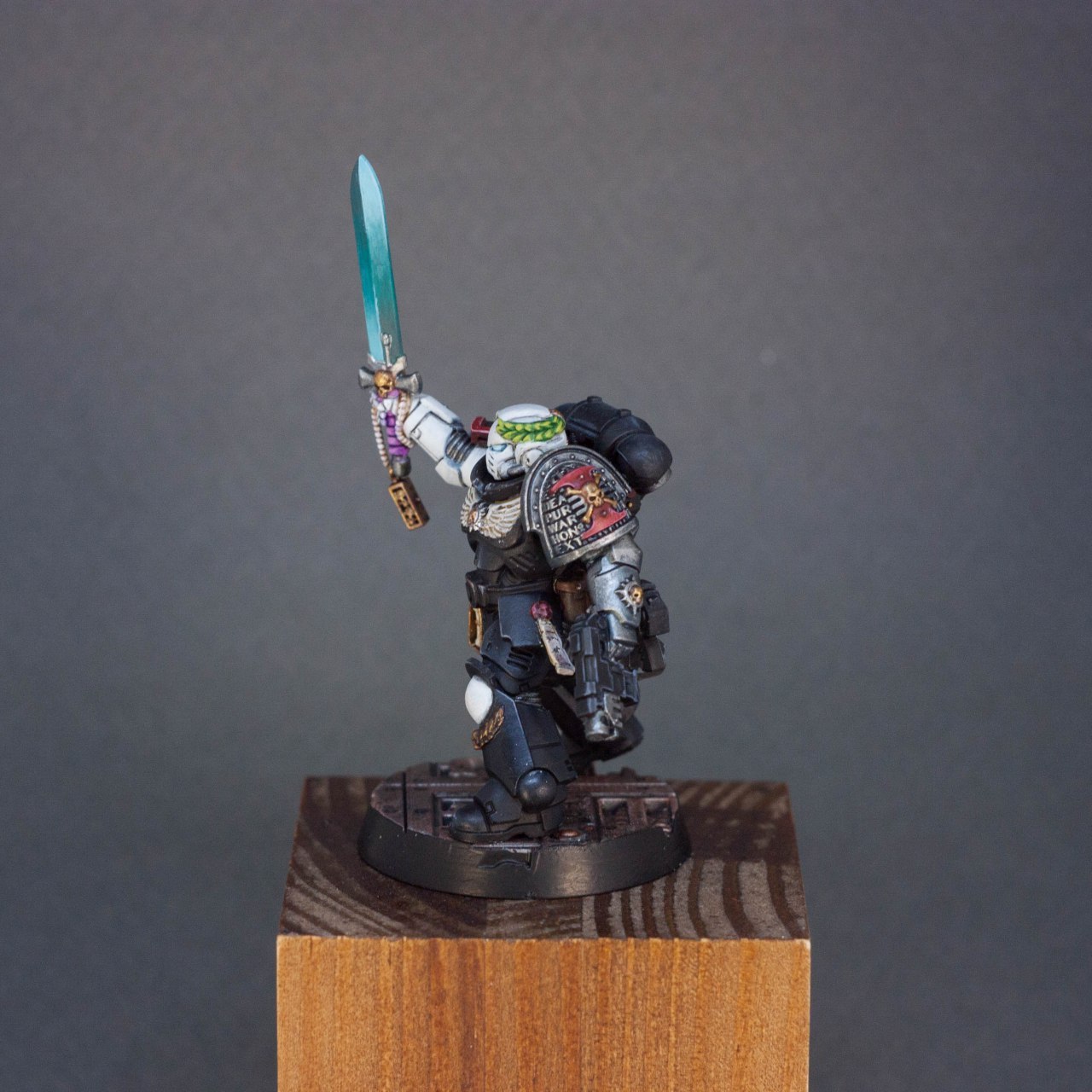 Death Watch Lieutenant of the Raven Guard - My, Warhammer 40k, Painting miniatures, Desktop wargame, Longpost