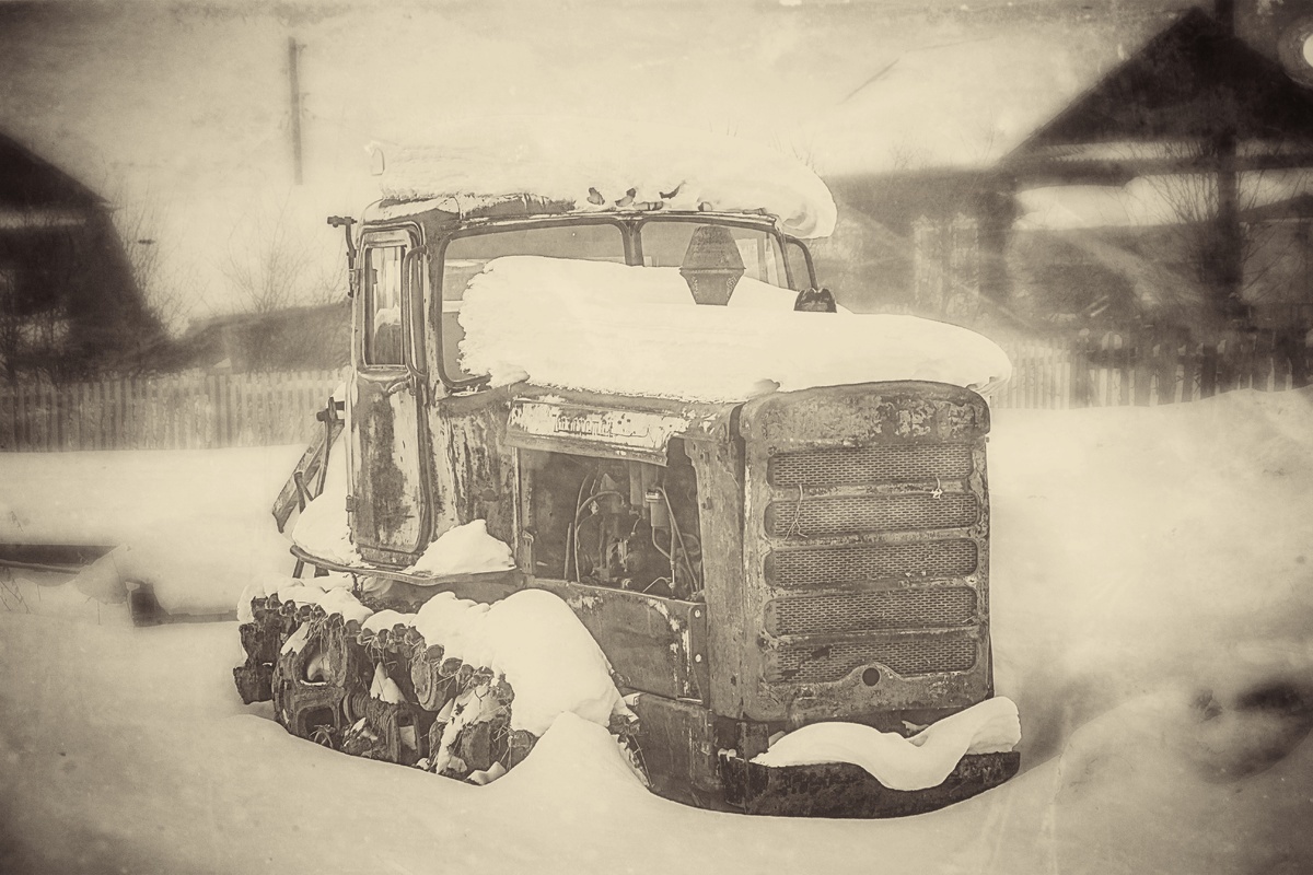 Pensioner. - My, Beginning photographer, Tractor, Stylization, Snapseed, Canon EOS 550D, The photo