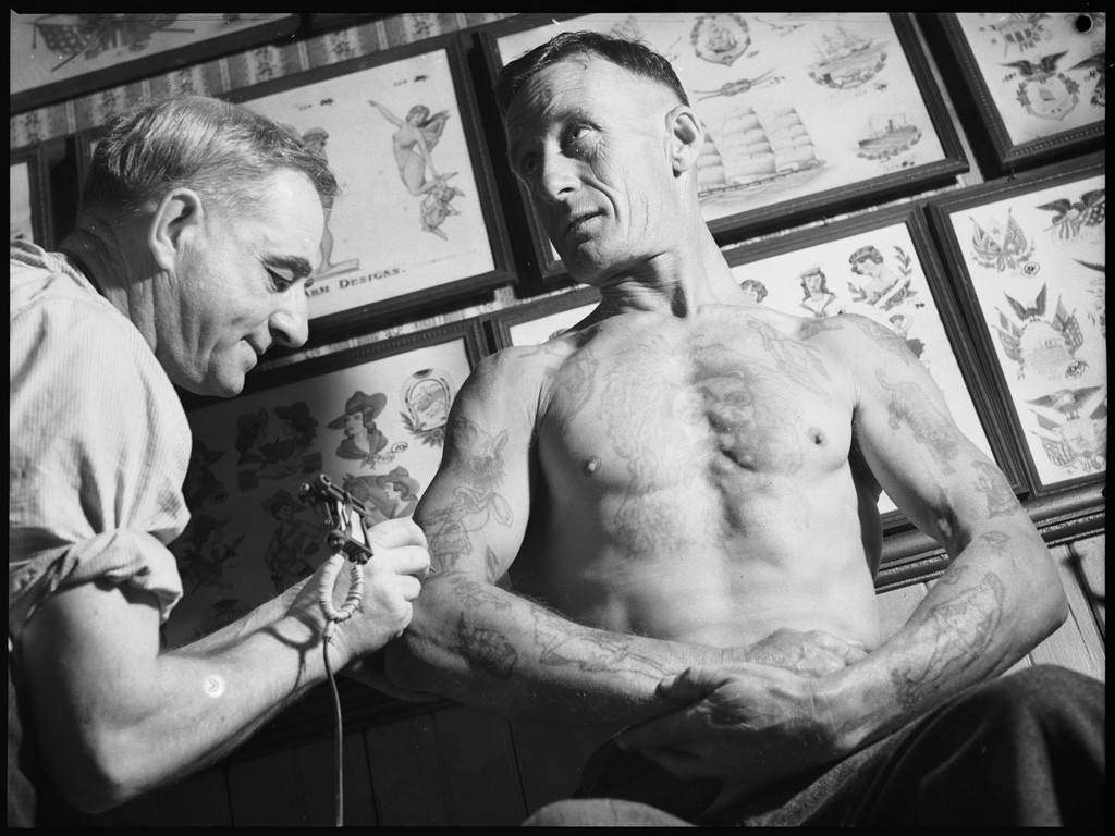 In a tattoo parlor, Australia, 1937 - Australia, Tattoo, Longpost