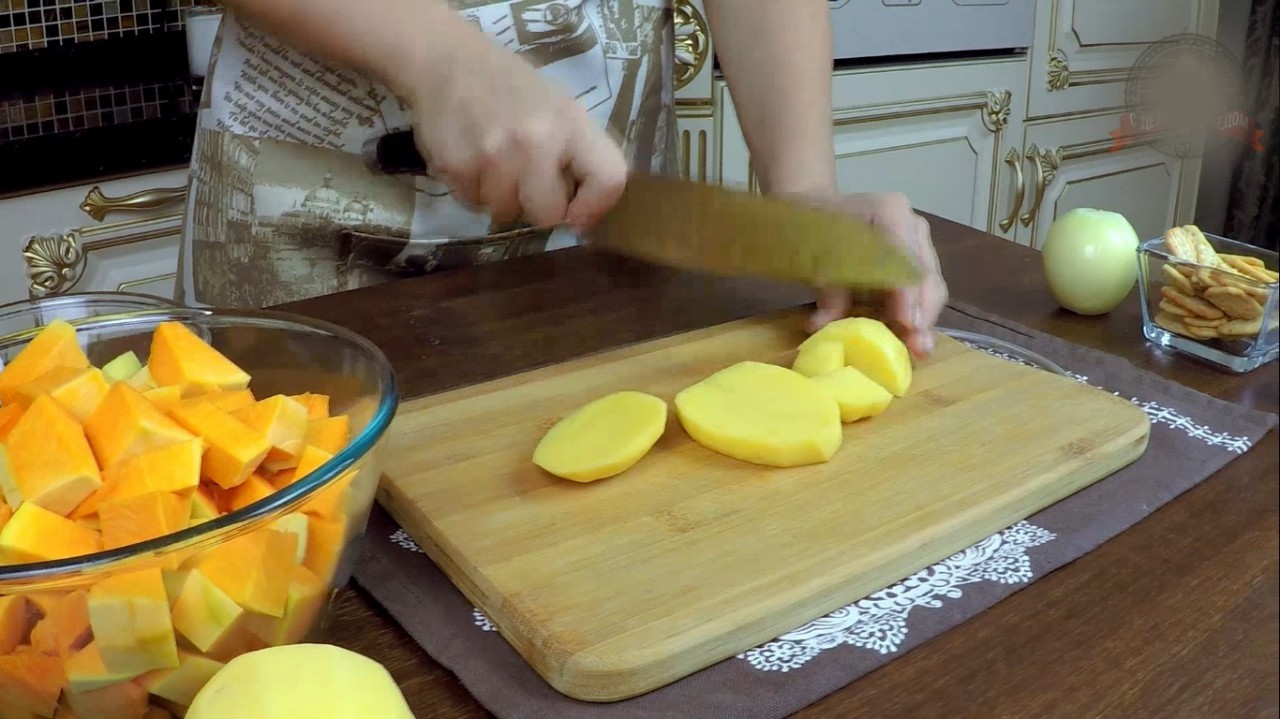 Pumpkin soup with crackers - My, Food, Recipe, Pumpkin, With grandfather at lunch, Video, Longpost