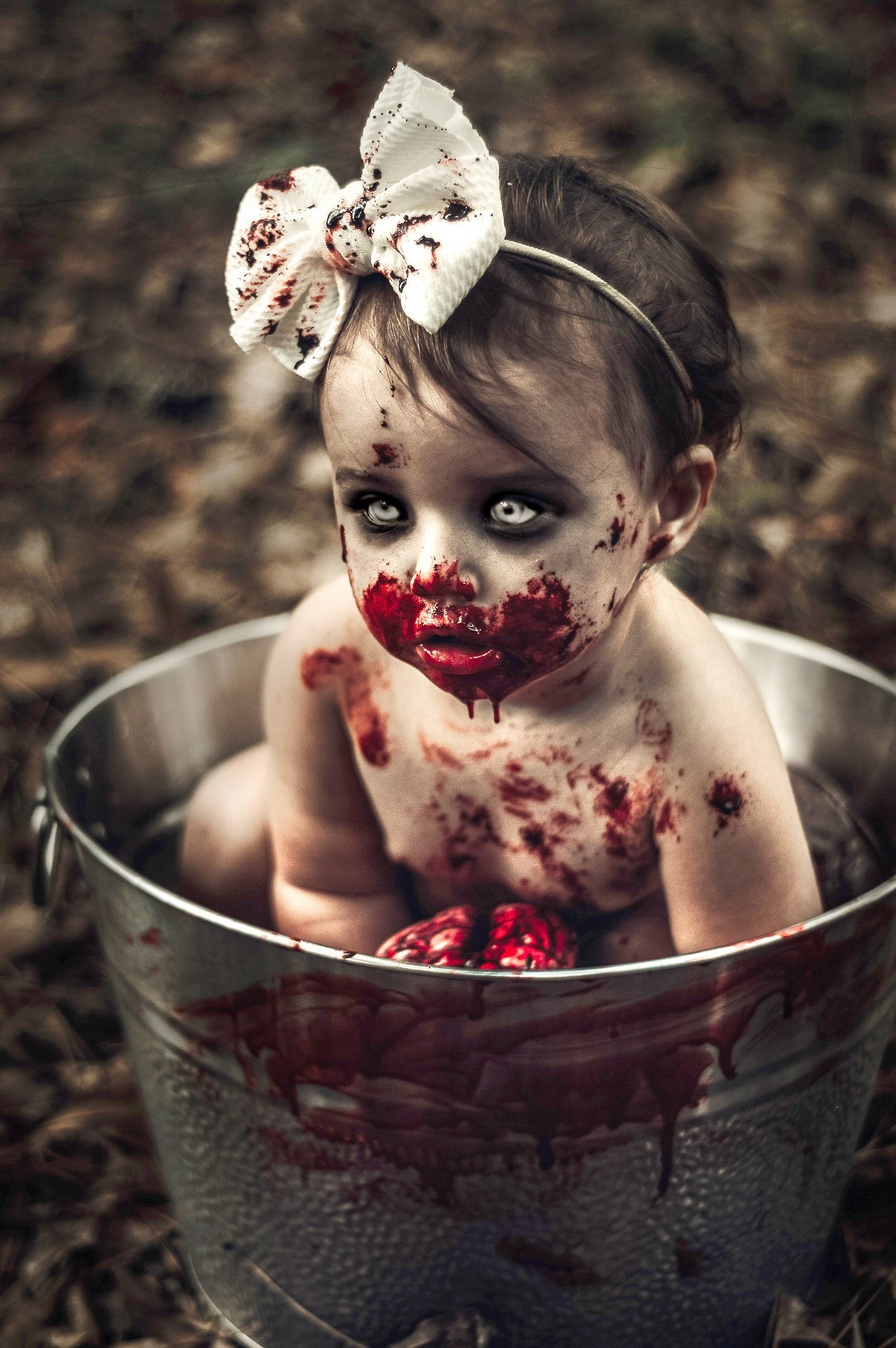 Mom arranged a zombie photo shoot with her daughters for Halloween and received death threats - PHOTOSESSION, Zombie, Reaction, Longpost, Mum, Children, Negative