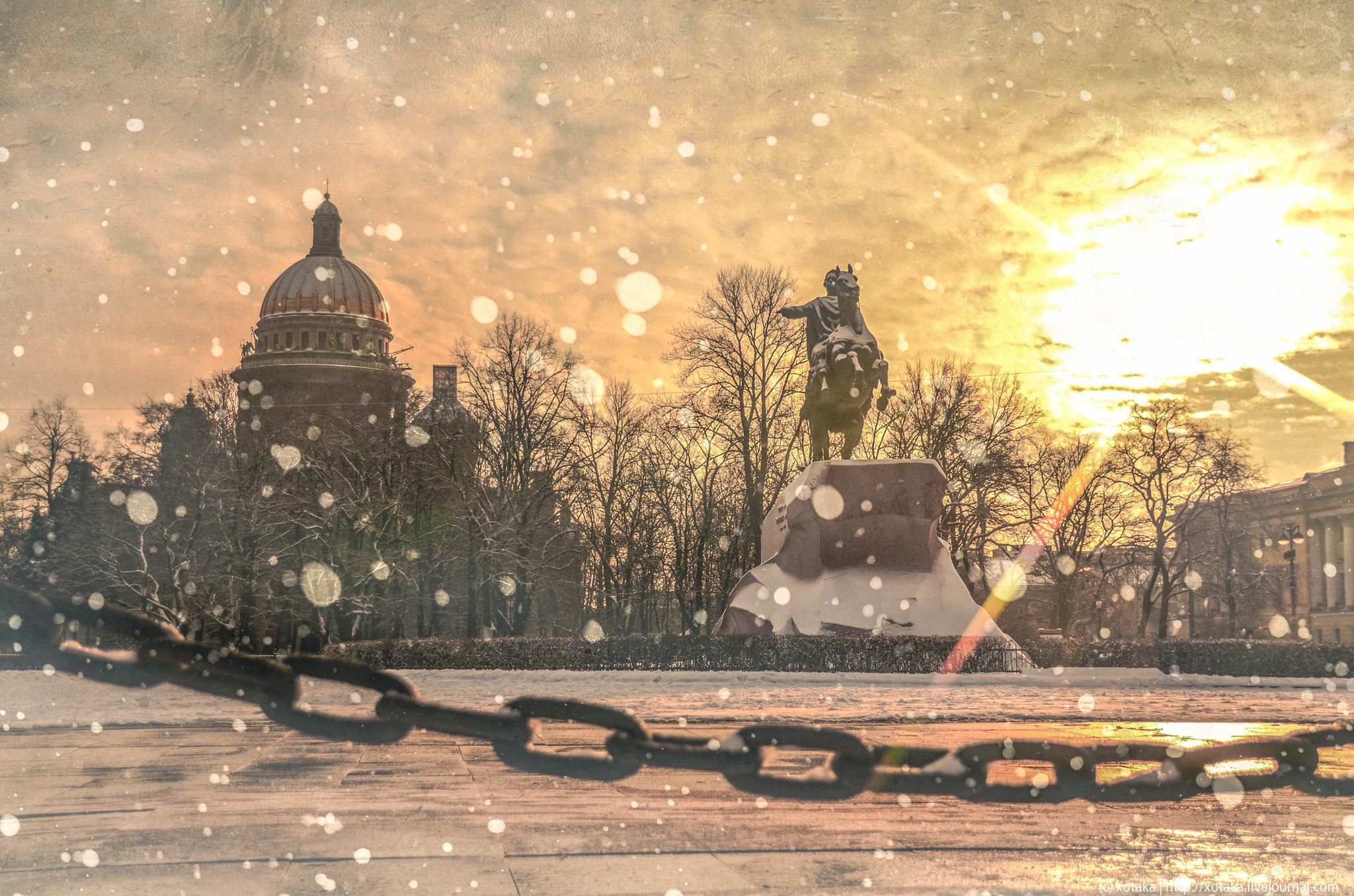 Снег над. Зимний Петербург. Зимнее утро в городе. Заснеженный Санкт-Петербург. Санкт-Петербург зима снег.