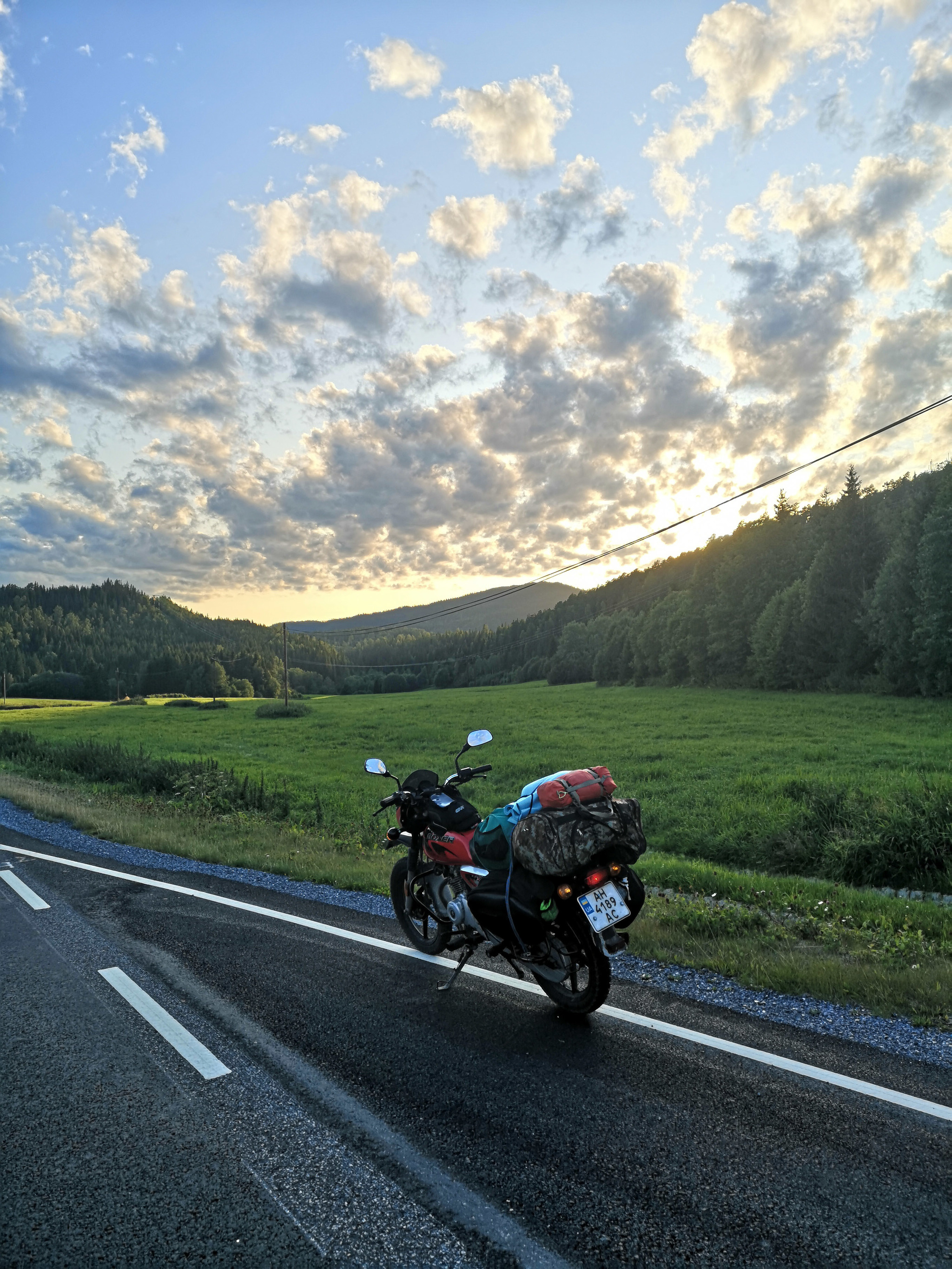Мотопутешествия на мотоцикле. Норвегия мотопутешествие. Мотоцикл для путешествий. Мотоцикл в горах. Мото путешественник.
