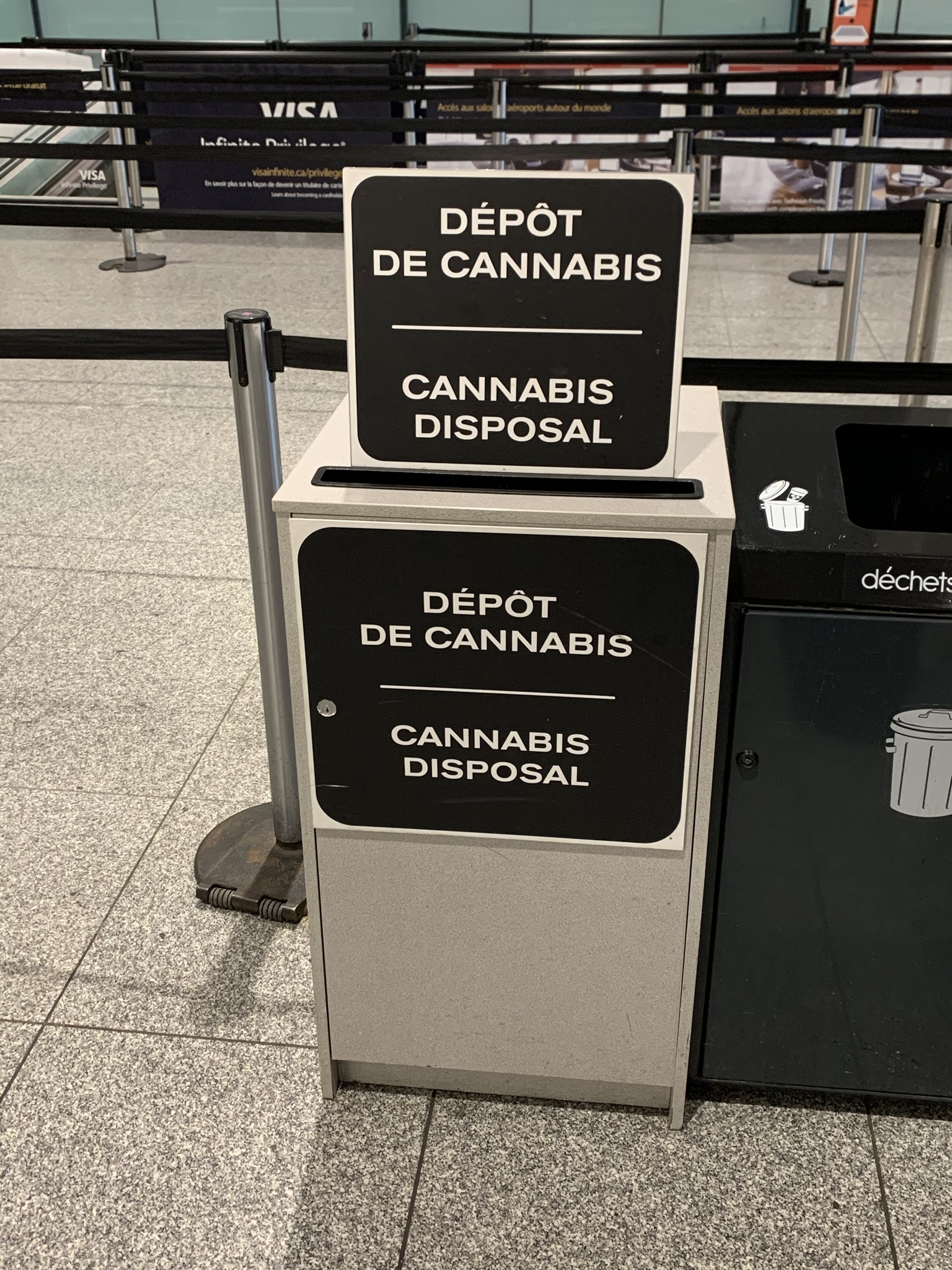 Ящик для марихуаны вырашивают коноплю
