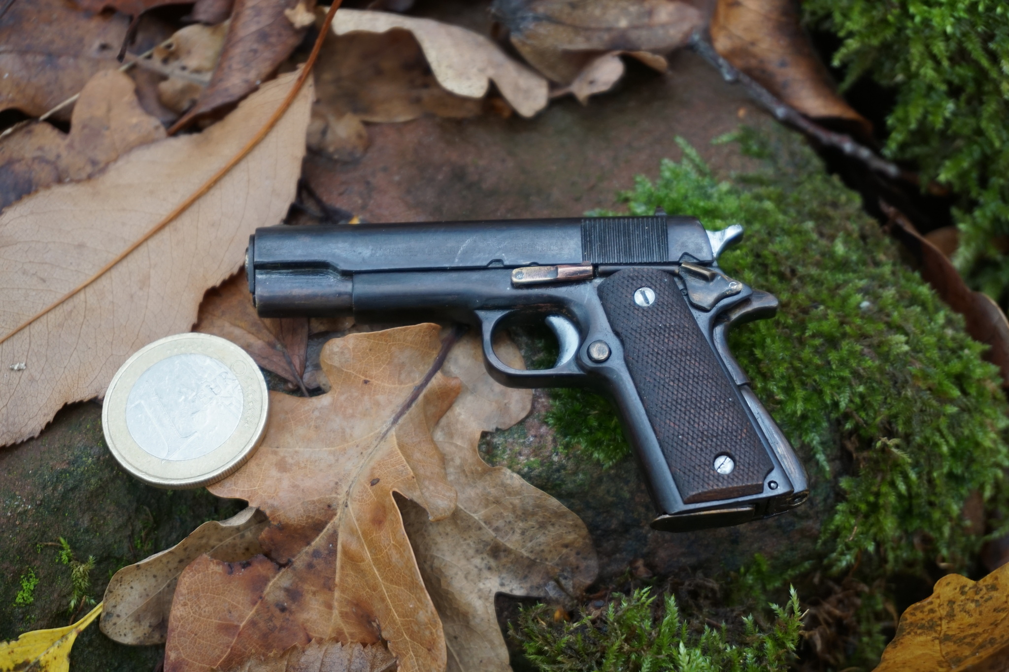 Миниатюрный стреляющий Кольт М1911 | Пикабу