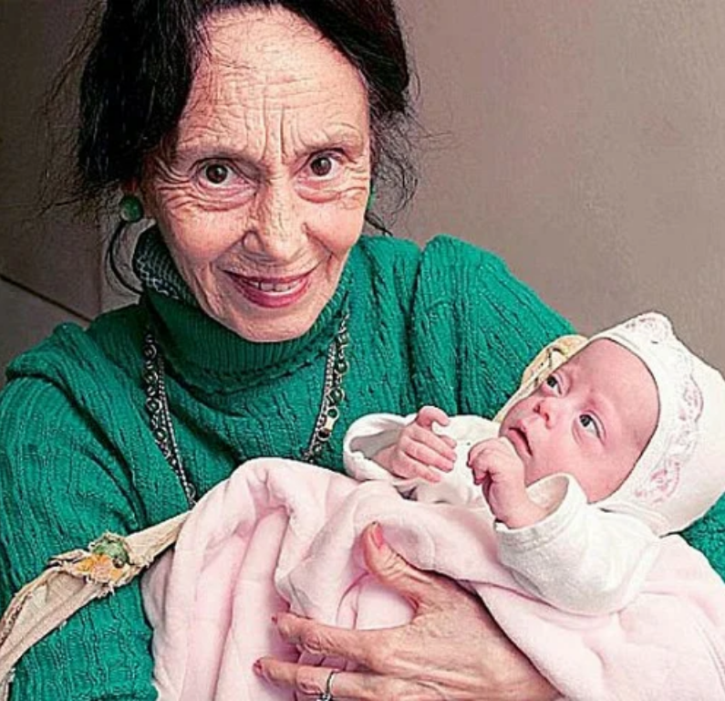 Женщина родила. Адриана Илиеску. Самая пожилая женщина родившая ребенка. Женщина которая родила в старости.