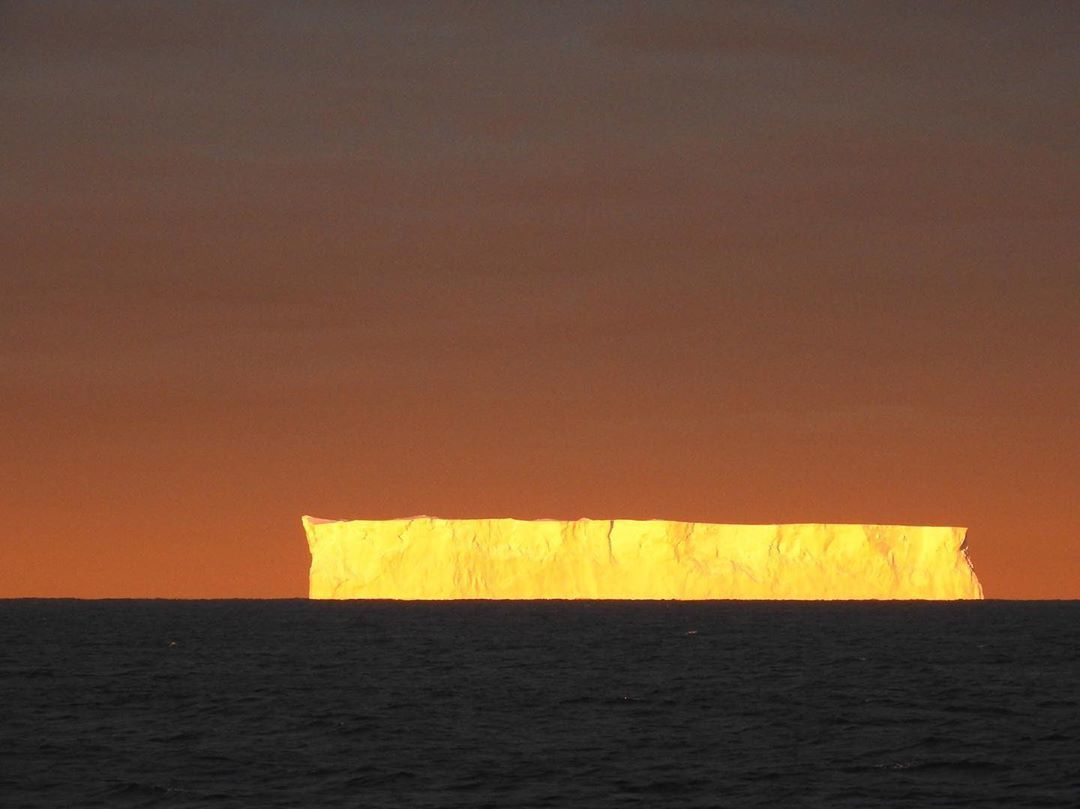 Ice and Fire / Dawn in Antarctica. - Antarctica, Iceberg, dawn, The photo, Nature