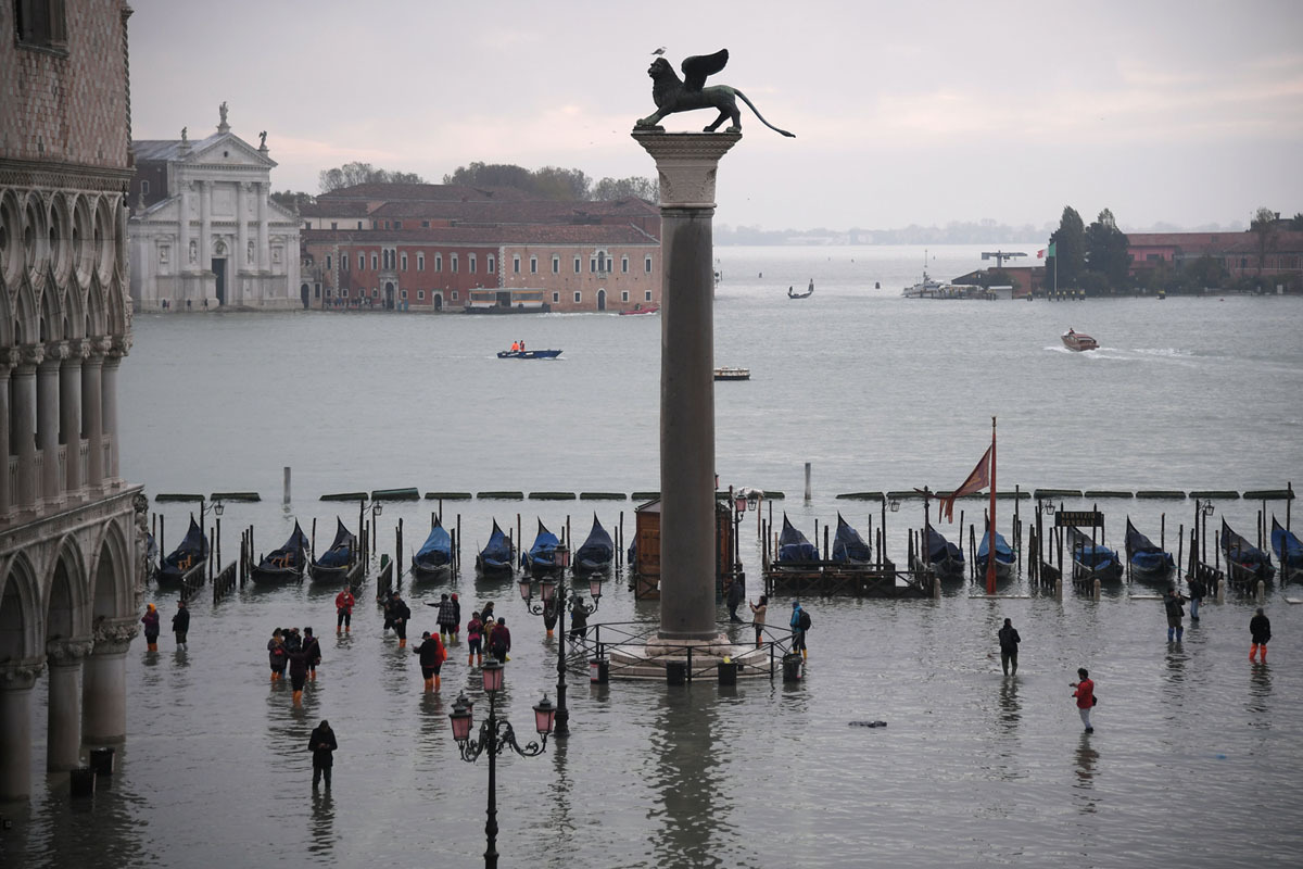 Canals, canals and sewerage - Italy, Venice, Longpost