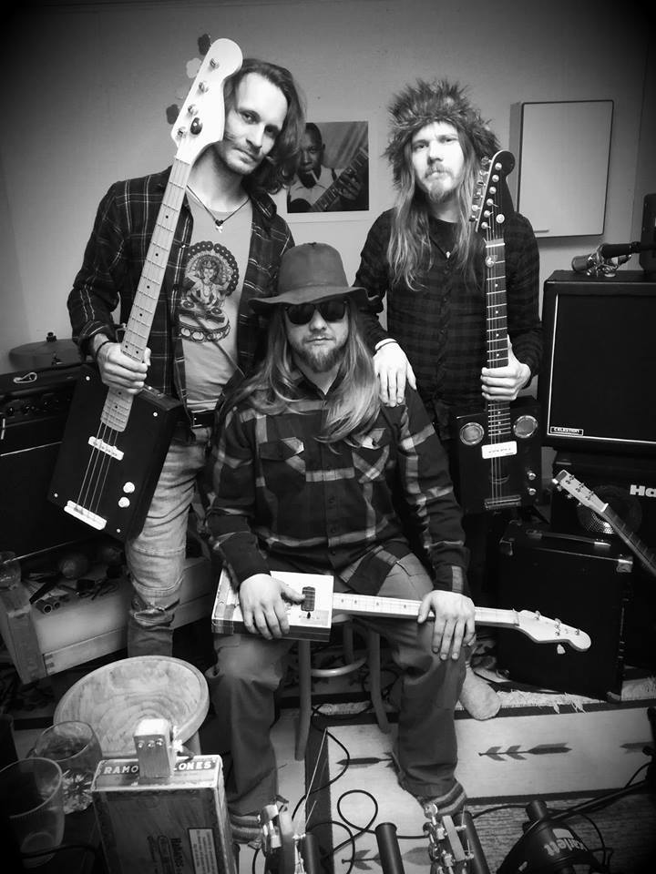 Moonshine Mojo - Blues Rock, Cigar box guitar, Finland, Video, Longpost