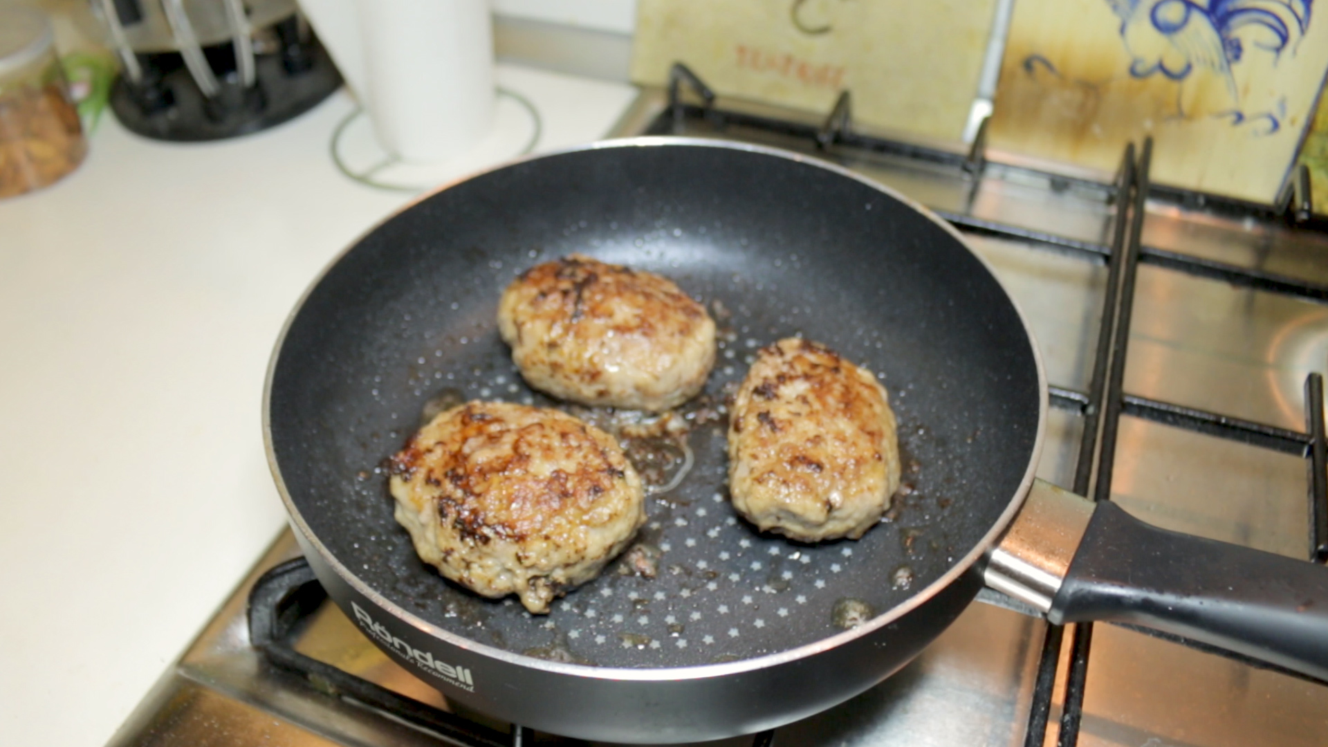 Delicious cutlets according to grandma's recipe with mashed potatoes - My, Food, Video recipe, Cutlets, Puree, Longpost, Video, Recipe, Cooking