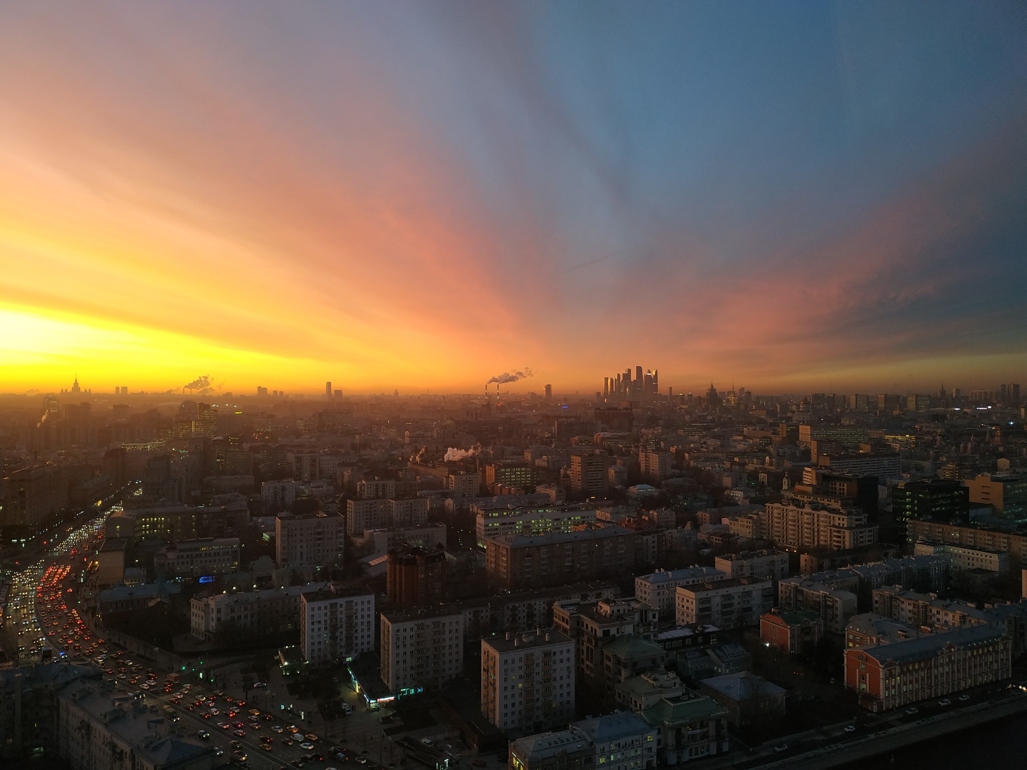Время заката в москве. Вид с 29 этажа Москва. Закат в Москве. Вид на Москву закат. Москва панорама закат.