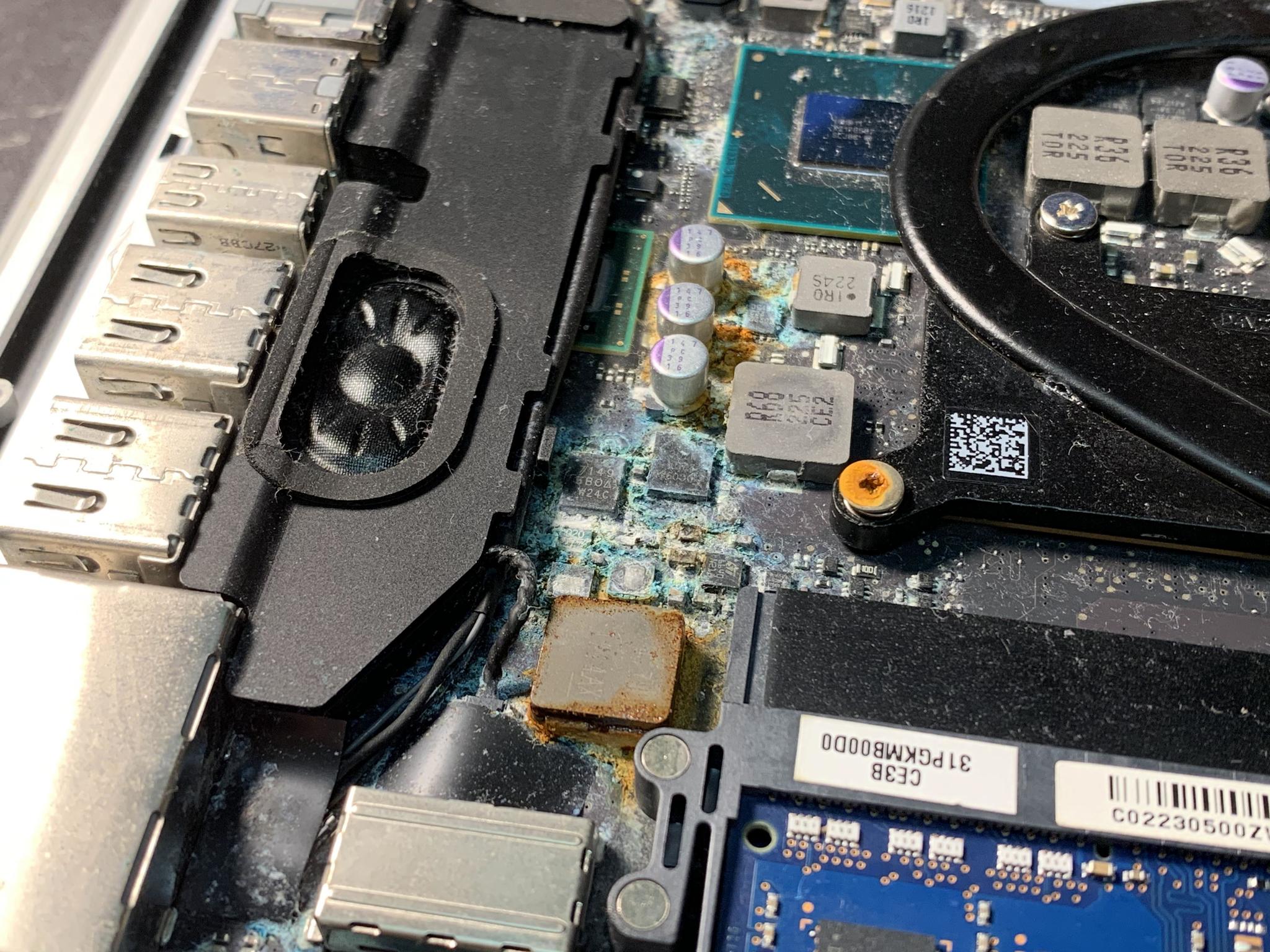 You have never seen such renovations before. MacBook Pro 13 took a swim in the pool. Part 1 - My, Repair of equipment, Zalitik, Macbook, Soldering, Mat, Video, Longpost