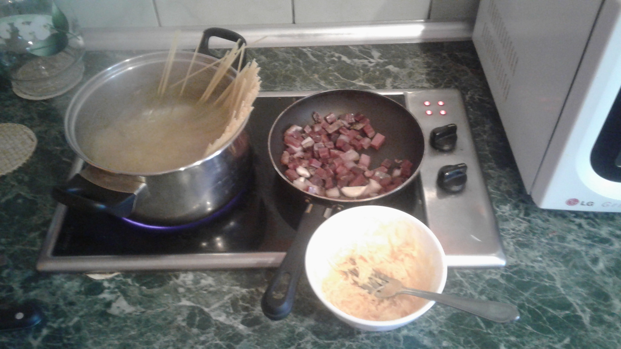 Cooking for the lazy. Pasta Carbonara. Option 1 - My, Food, Cooking, Paste, Cheese, Carbonara, Longpost