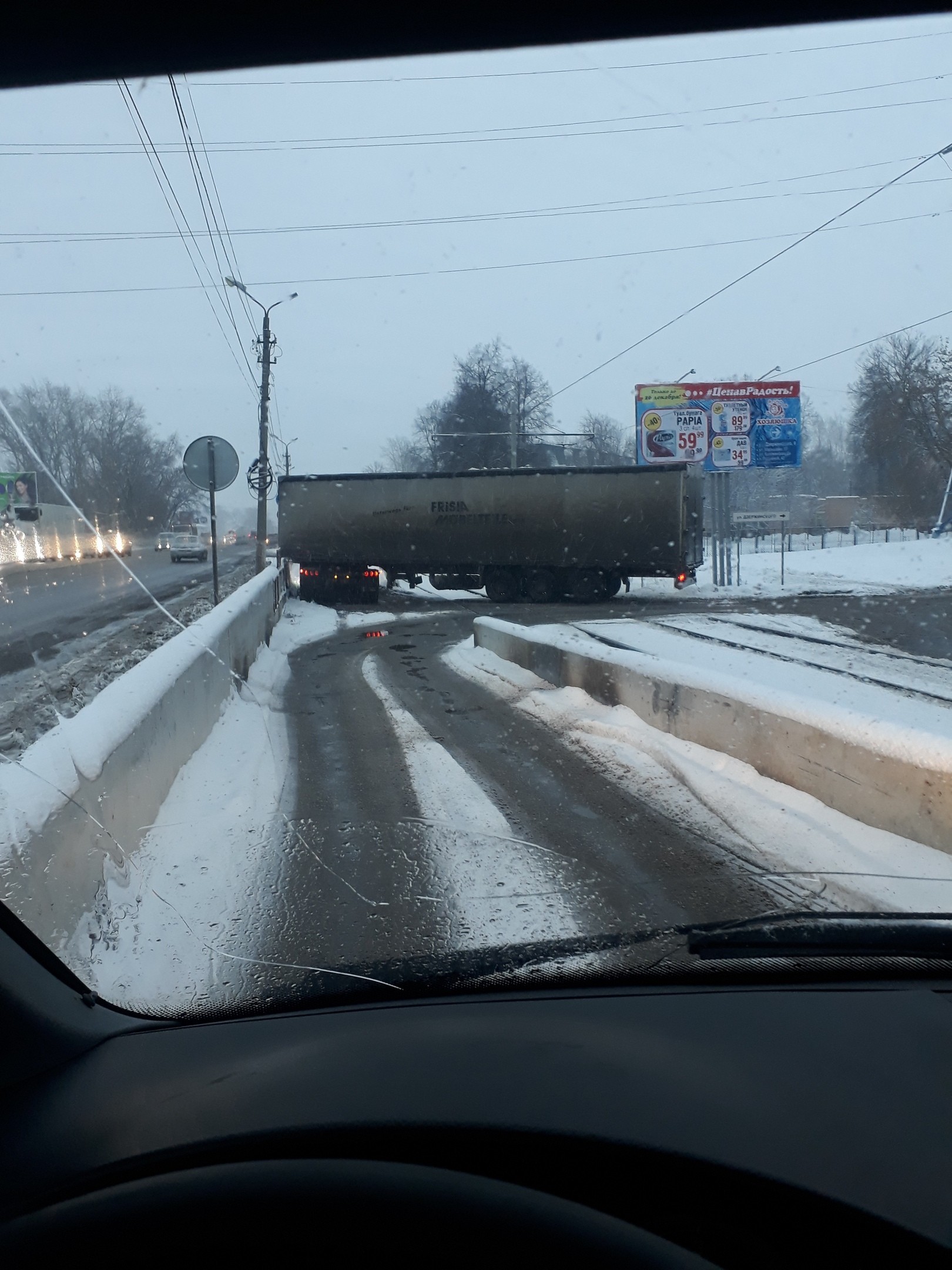 Passage of stupidity. - My, Tram rails, Bravery and stupidity, Road, Traffic rules, Longpost