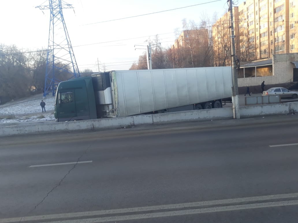 Passage of stupidity. - My, Tram rails, Bravery and stupidity, Road, Traffic rules, Longpost