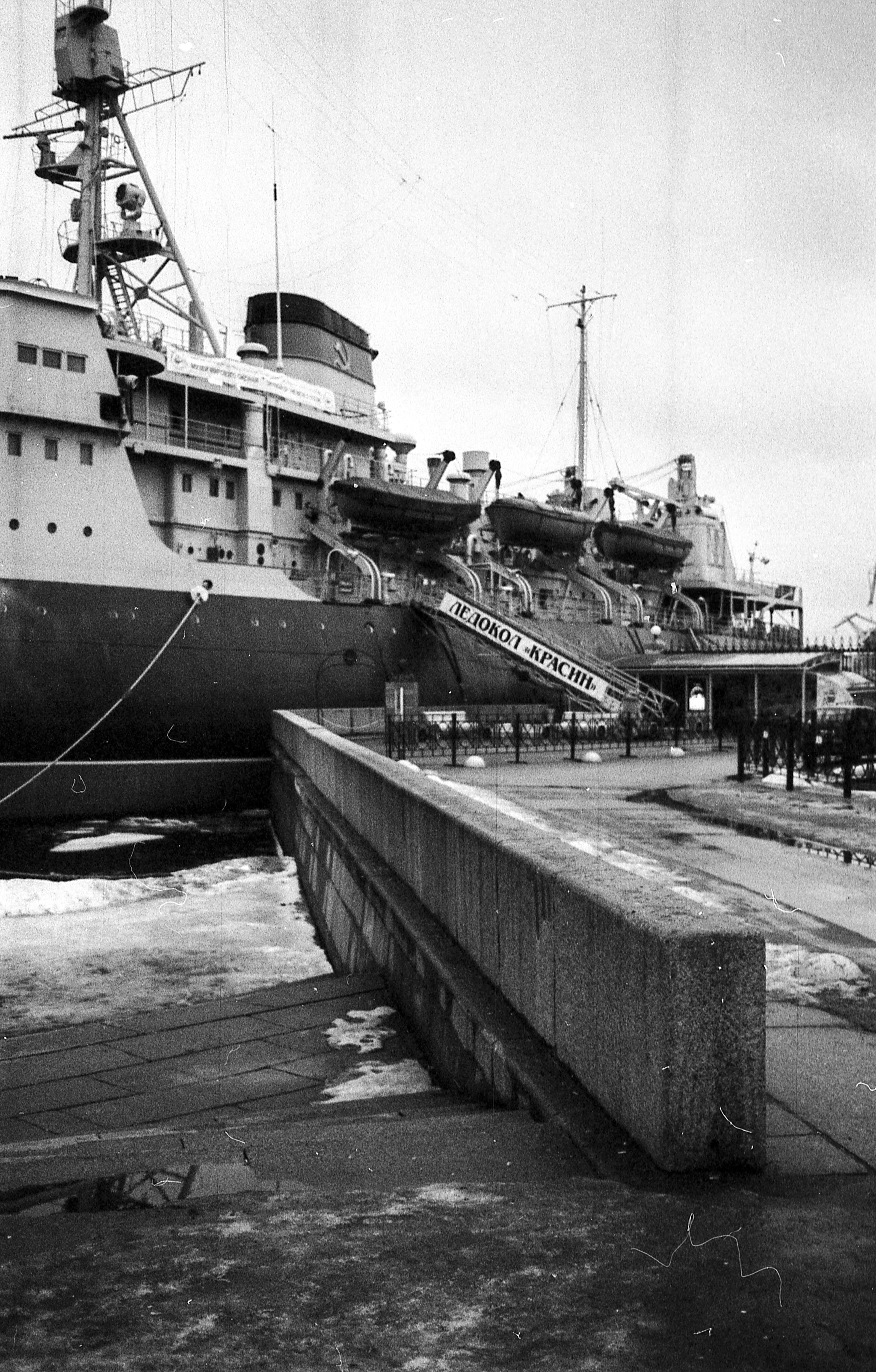 Unpretentious St. Petersburg, autumn. - My, Saint Petersburg, Film, Black and white, Ilford, Canon, Longpost