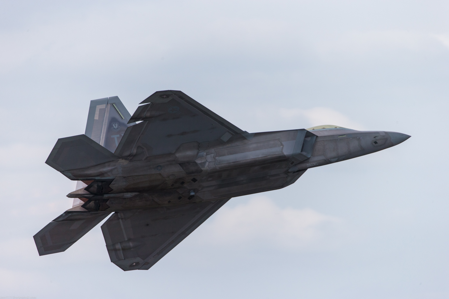 Lockheed Martin F-22 Raptor on the ground and in the air. - Airplane, Raptor, Longpost