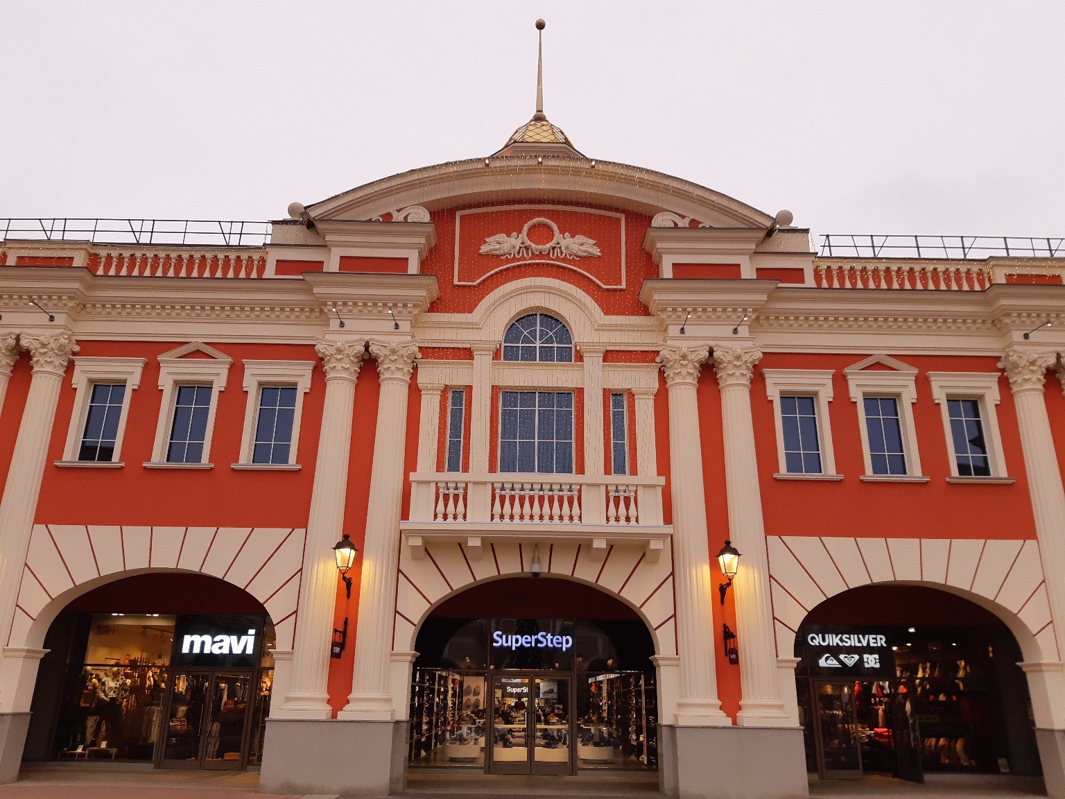 Тц outlet. Аутлет Пулково Санкт-Петербург. Аутлет Вилладж Пулково. ТЦ аутлет Пулково. Аутлет Пулково шоппинг.