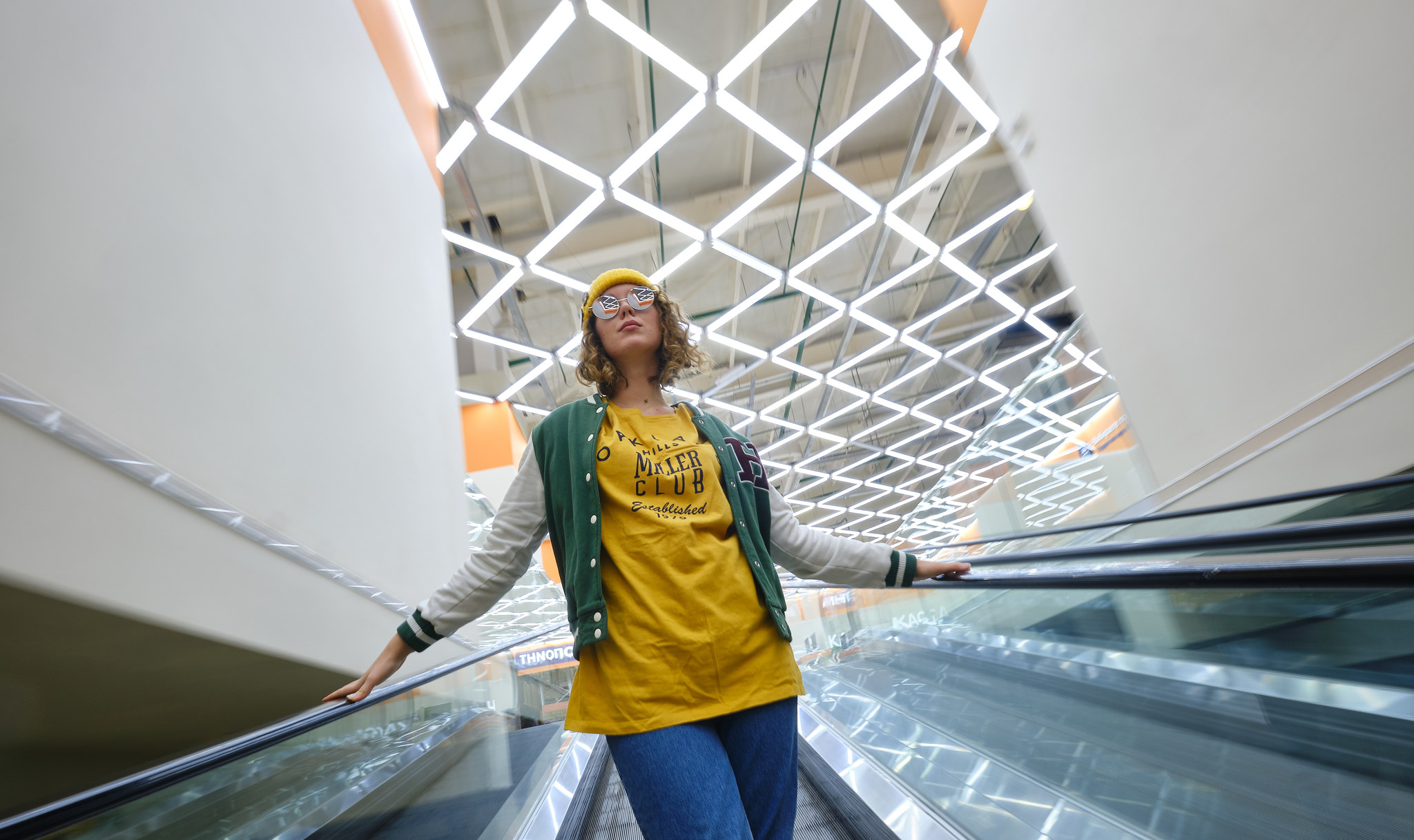 Girl portraits. part 15 - My, The photo, Girls, Video, Travelator, Moving Walkways, Geometry, Longpost