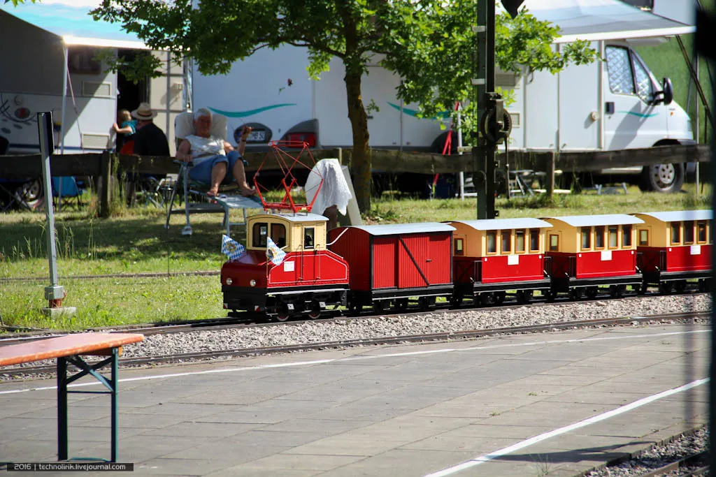 Garden train. Маленький поезд. Маленькая железная дорога. Самая маленькая железная дорога. Самый маленький поезд.