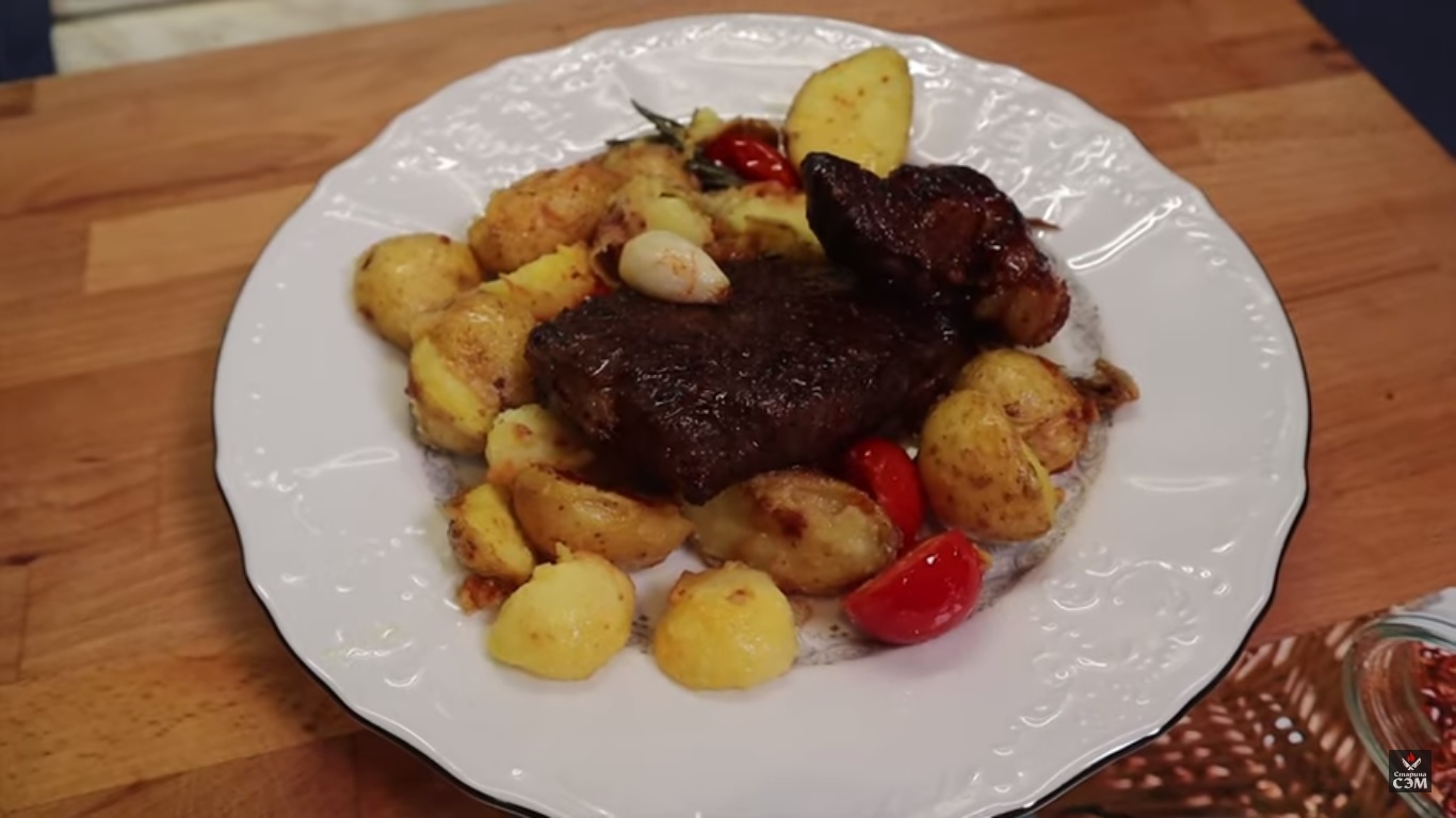 Yandex check. Chief No. 3. Prepare marbled beef steak with potatoes and demi-glace sauce. Is it that tasty? - Recipe, New Year, Yandex Chef, Beef, Video, Longpost, Video recipe, Cooking