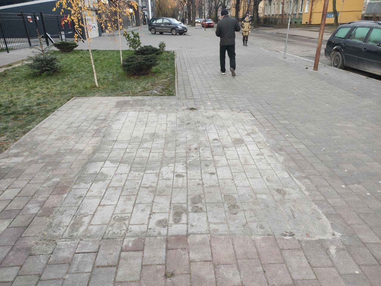 In Kaliningrad, a businessman did not want to lay tiles... - Businessmen, Tile