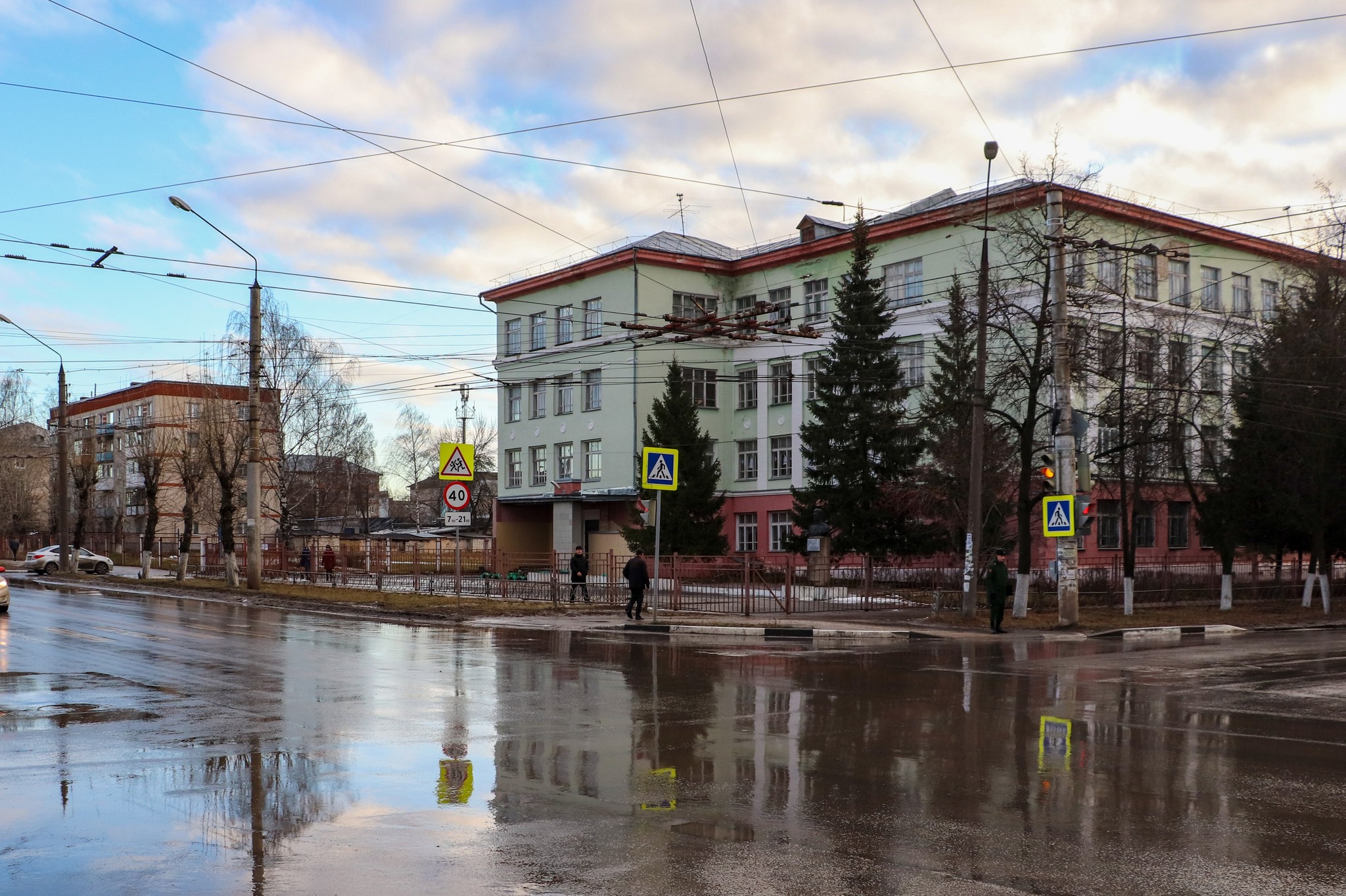 Urban, gray and wet - My, Dzerzhinsk, The photo, Mobile photography, Canon, Huawei mate 20, Architecture, Longpost