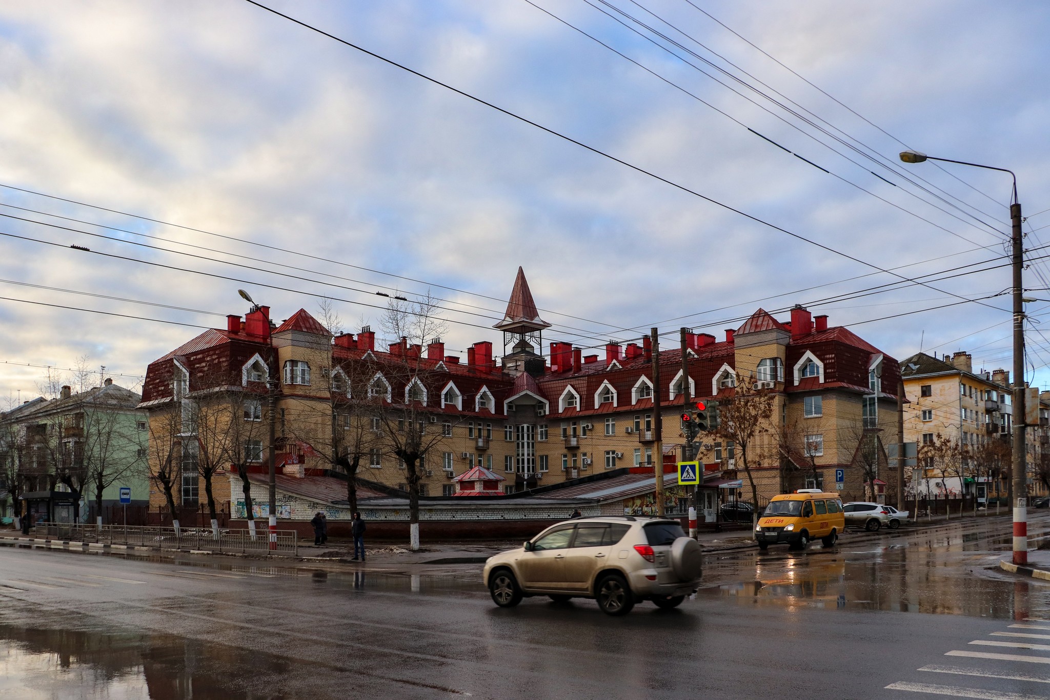 Urban, gray and wet - My, Dzerzhinsk, The photo, Mobile photography, Canon, Huawei mate 20, Architecture, Longpost