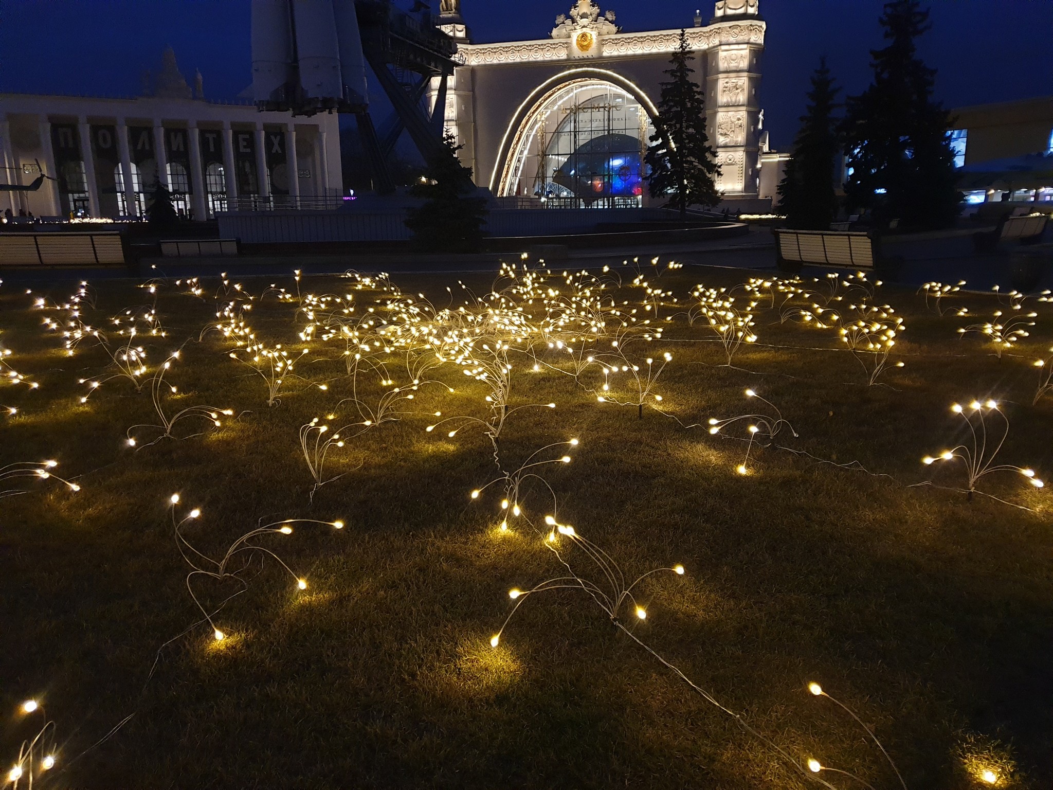 I found their grave :( - Men in black 2, VDNKh, Moscow, The photo