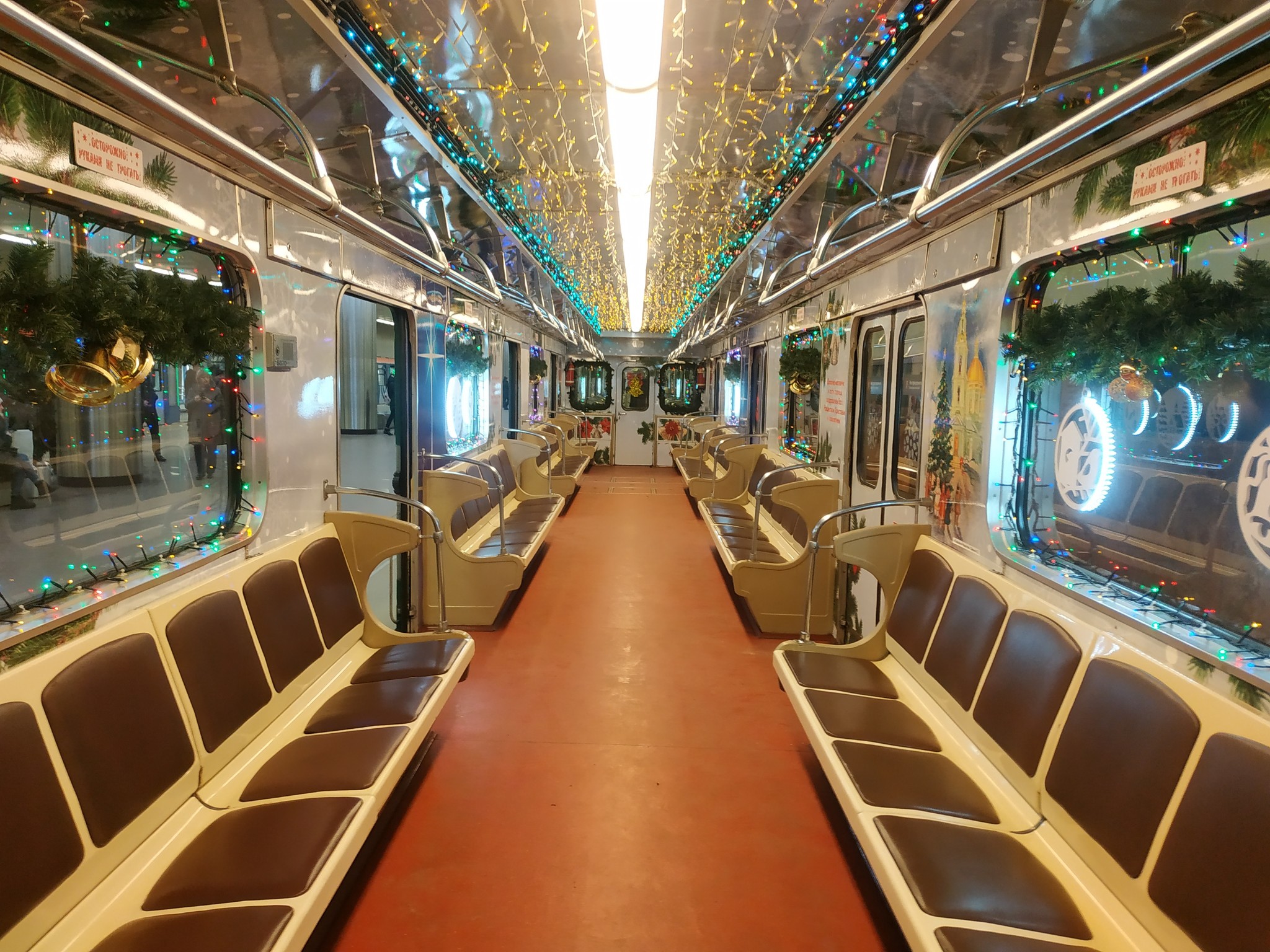 New Year's carriage from the Moscow metro! - My, Tagansko-Krasnopresnenskaya, Music, Moscow, Metro, Decoration, Railway carriage, Video, Longpost