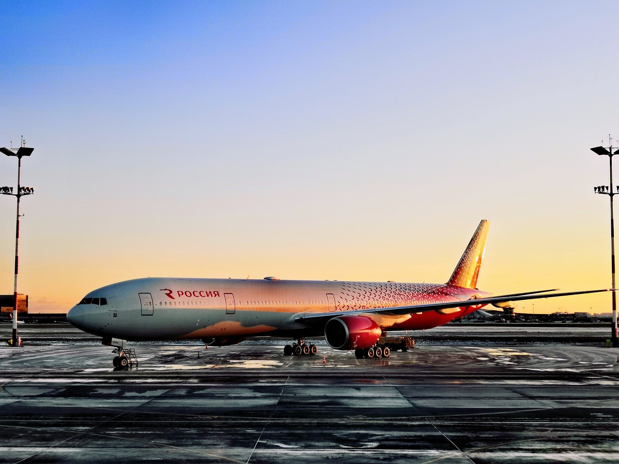 Airport (photos) - My, The airport, Airplane, Platform, Aviation, Mobile photography, The photo, Airbus A320, Boeing 777, Longpost