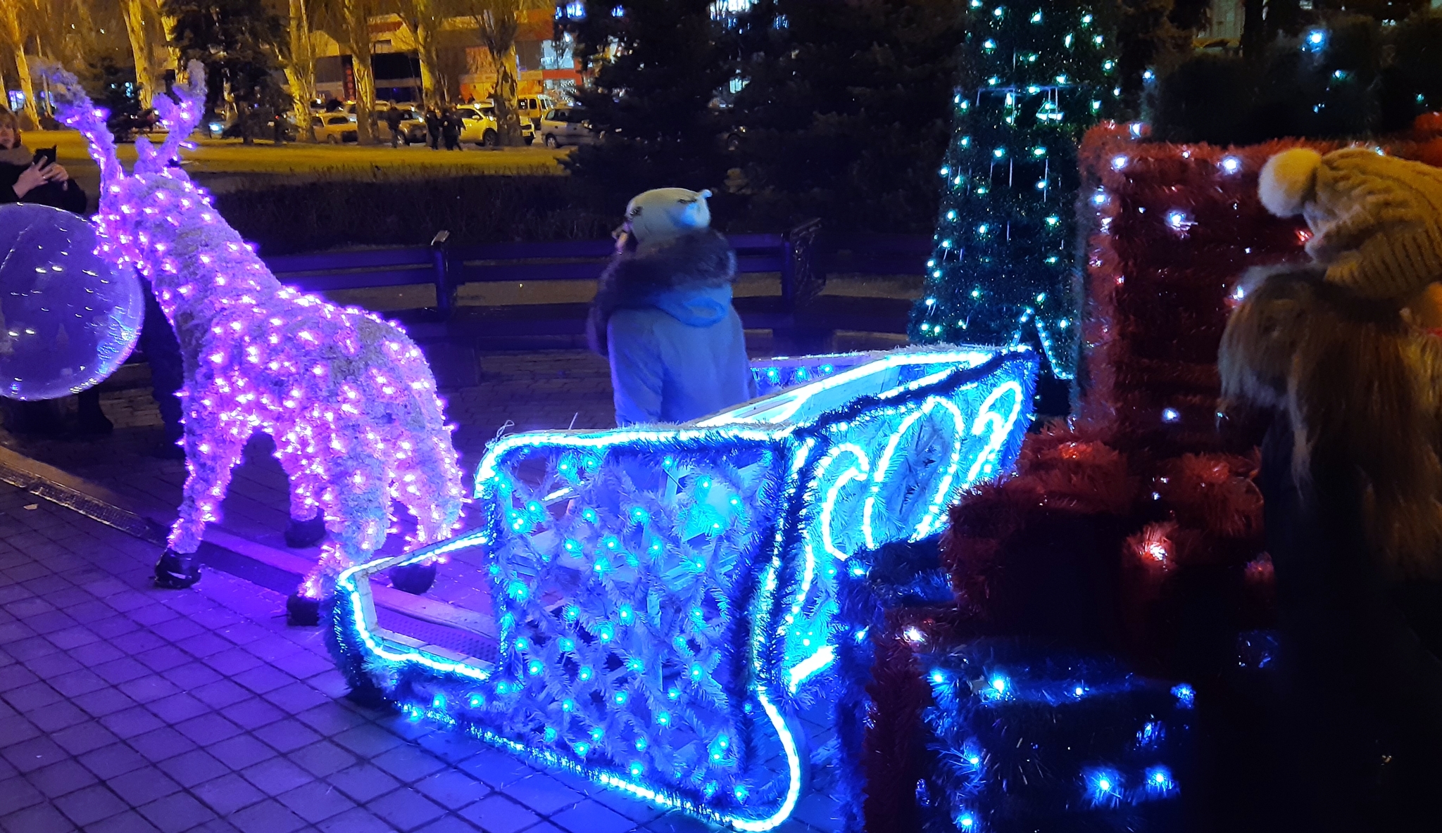 Lenina sq. Donetsk - My, Photo on sneaker, Donetsk, Longpost, Christmas tree, Christmas trees