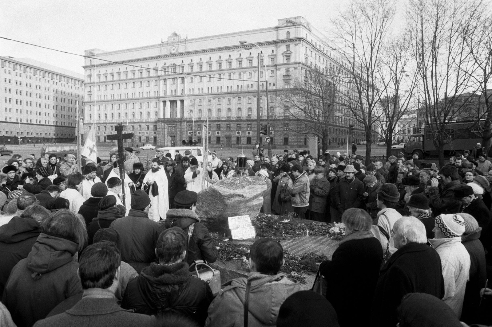В 1992 году были приняты. Россия 1992 год. Москва 1992. 1992 Год. Дворцовая площадь в 90е годы.