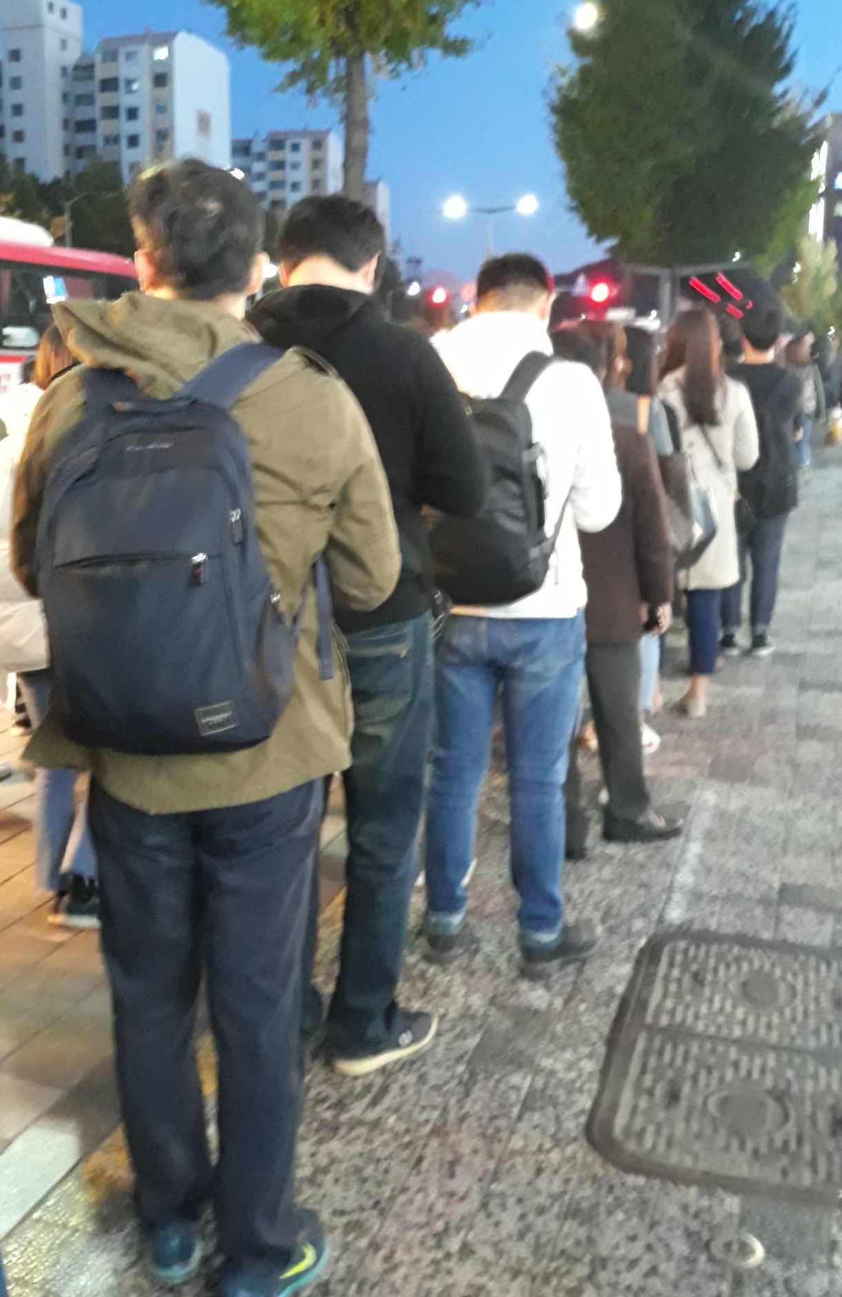 Queue at the bus stop in Seoul - My, Queue, Skip the line, Crush, Respect, Stop, Bus, Longpost