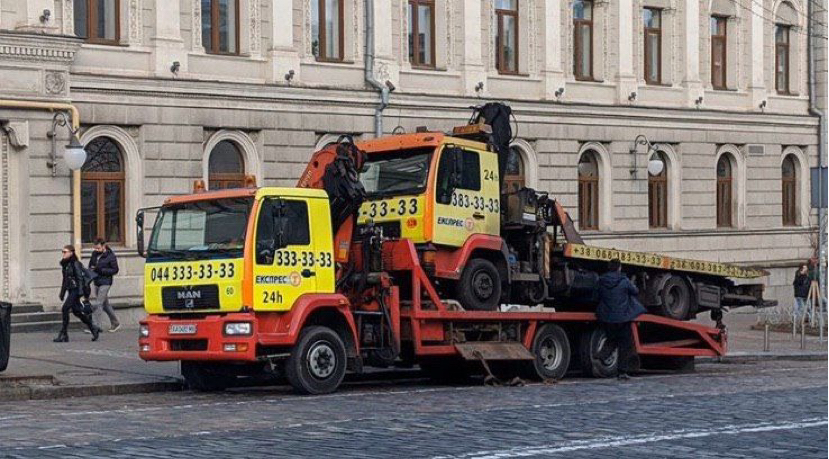 They don’t even feel sorry for their own people - Tow truck, Kiev