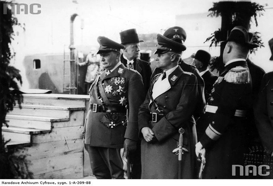 Grieving Hitler at Pilsudski's tomb - The Second World War, Adolf Gitler, Pilsudski, Poland, Germany, Story, Allies, The photo, Longpost